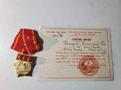 韵星假日军品类拍卖第三十九期暨默多克中校夫妇专场 -- Rimey Holidays Militaria Auction 39 & The Modoks Collection  - 越南社会主义共和国一级抗战勋章带证略 实发一套 抗美事迹 品相非常好