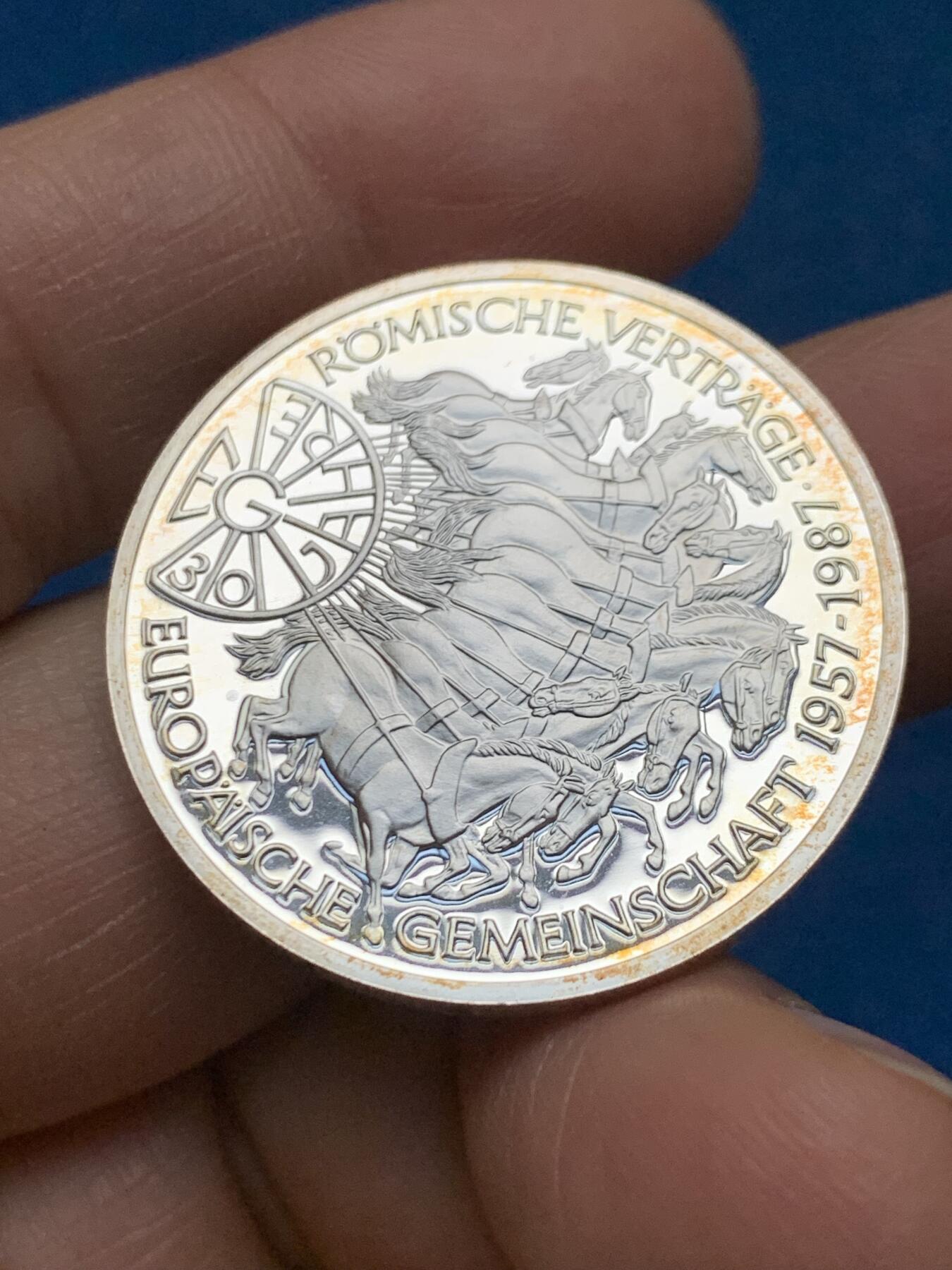 《竞宝斋》第463-465场 周日，周一，周二，3场连拍 （全场包邮）欢迎送拍 德国1987年《罗马条约》签署30周年10马克精制纪念银币，625银，重约15.5g，12匹马，策马奔腾