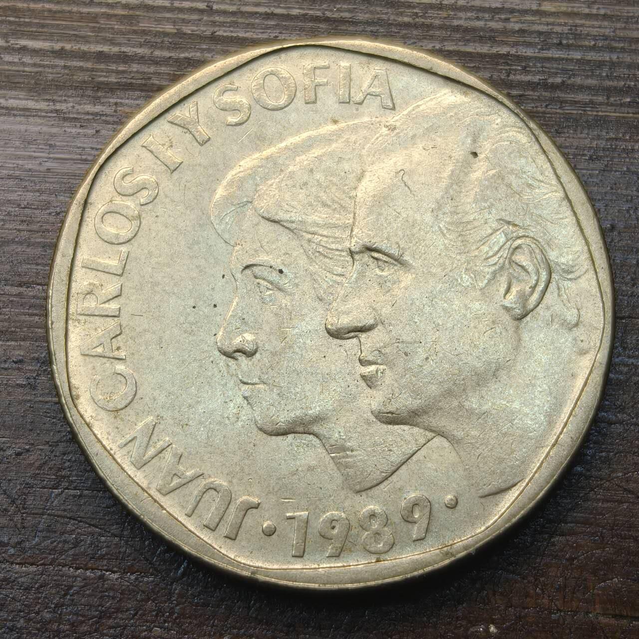 【铜匠收藏】★第143★散币专场 不寄存，30包邮。不满30元，支付5元运费。《接受代拍 代送NGC评级》 66【无寄存】西班牙 1989年 卡洛斯苏菲亚夫妇 500比塞塔 铜币