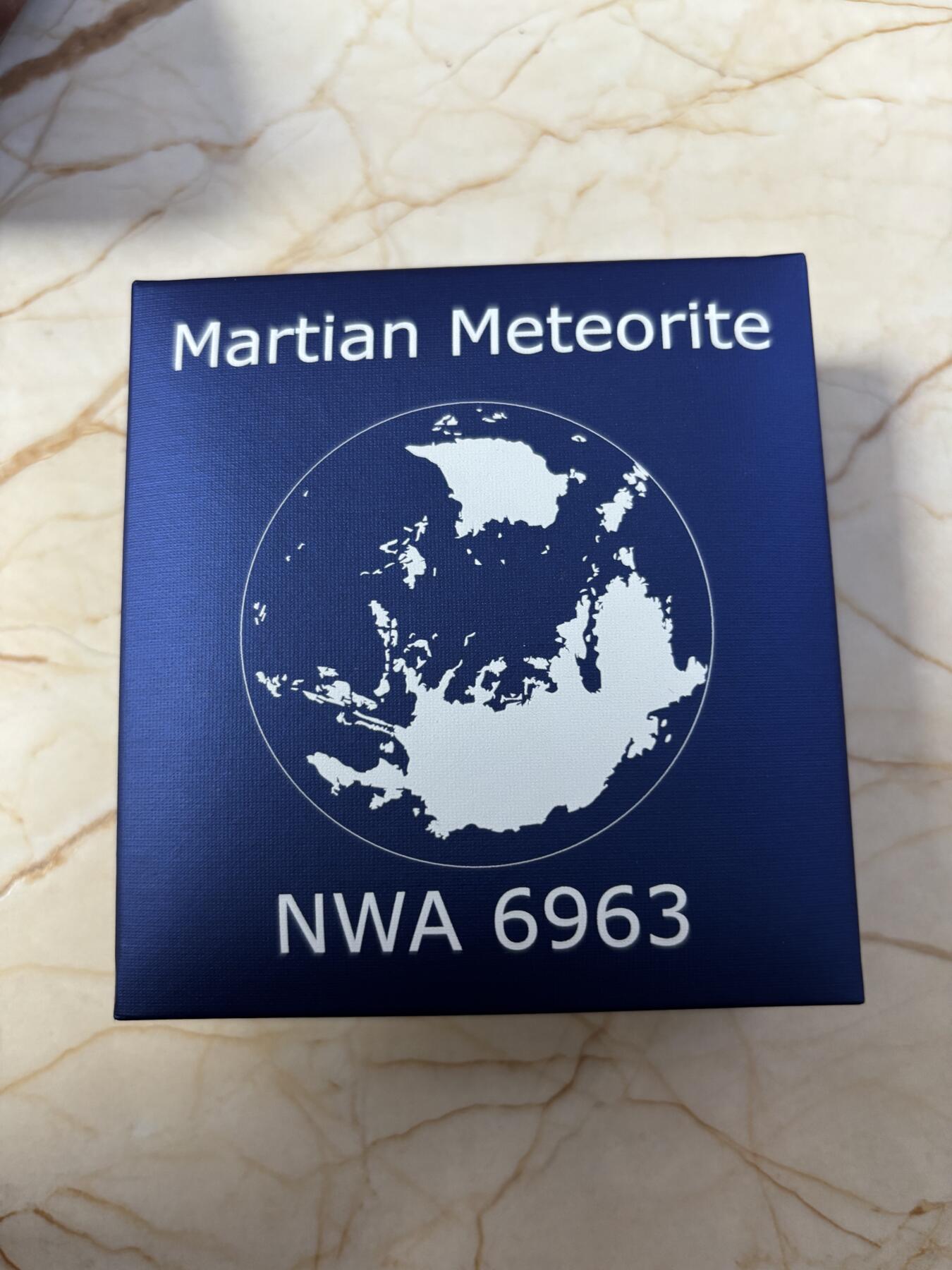 第190期拍卖 纽埃2016年镶嵌NWA6963火星陨石1盎司彩色纪念银币，999银，发行500枚