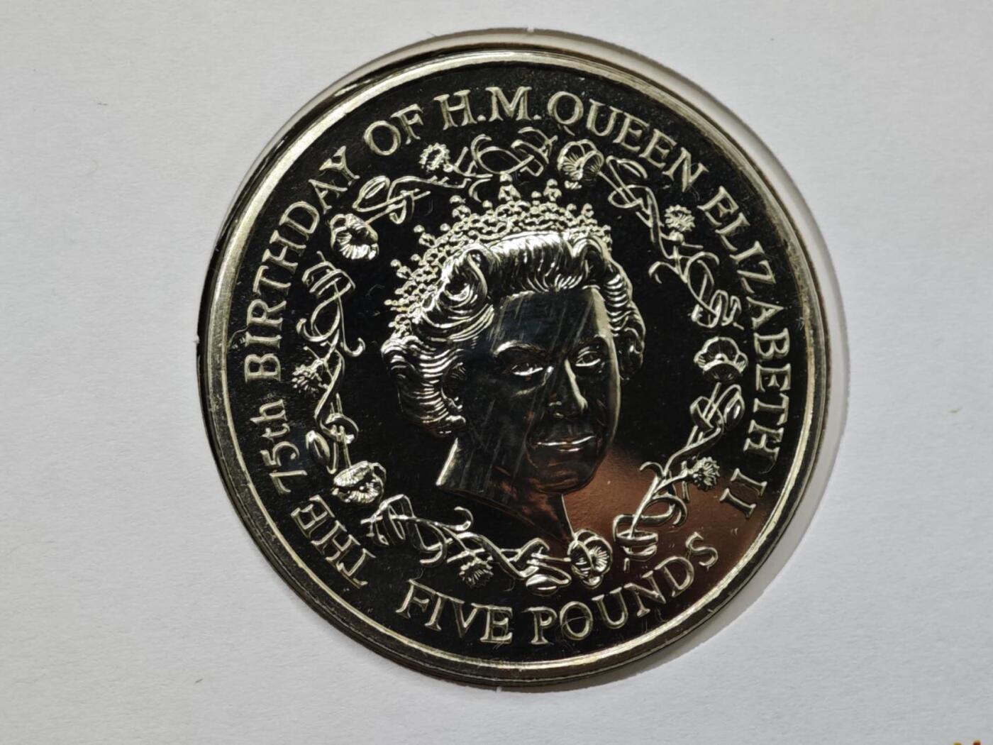 【淘币小摊】限时拍第八百六十二拍  克朗币邮币封场  满百包邮可预留两周  周一统一发货  根西2001年女王75周岁5镑纪念币邮币封