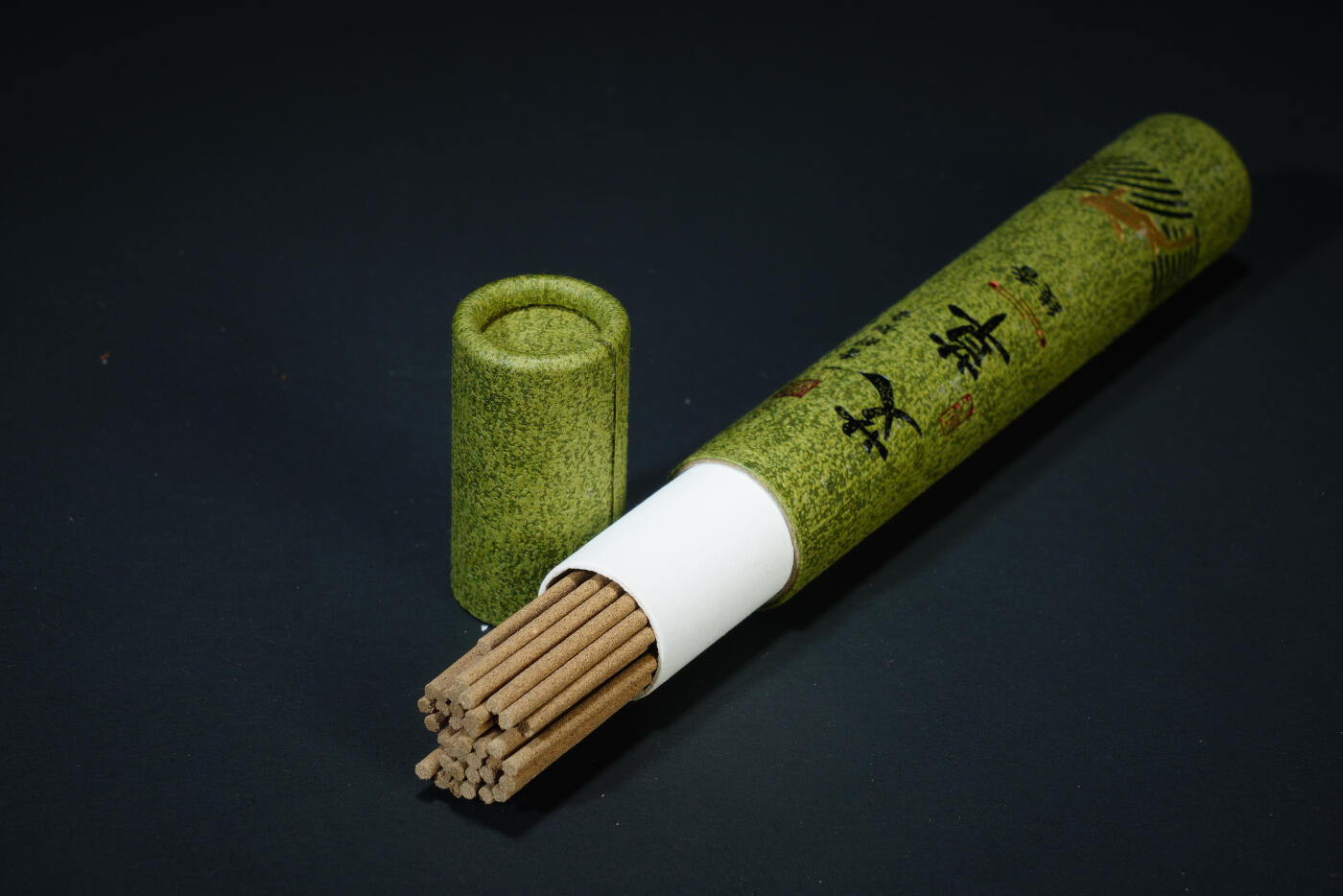 上海都达杂项专场二十（全场包邮） 天然栀子、奇楠、艾草、崖柏、加里、芽庄、乌沉等十二味线香礼盒装 1套