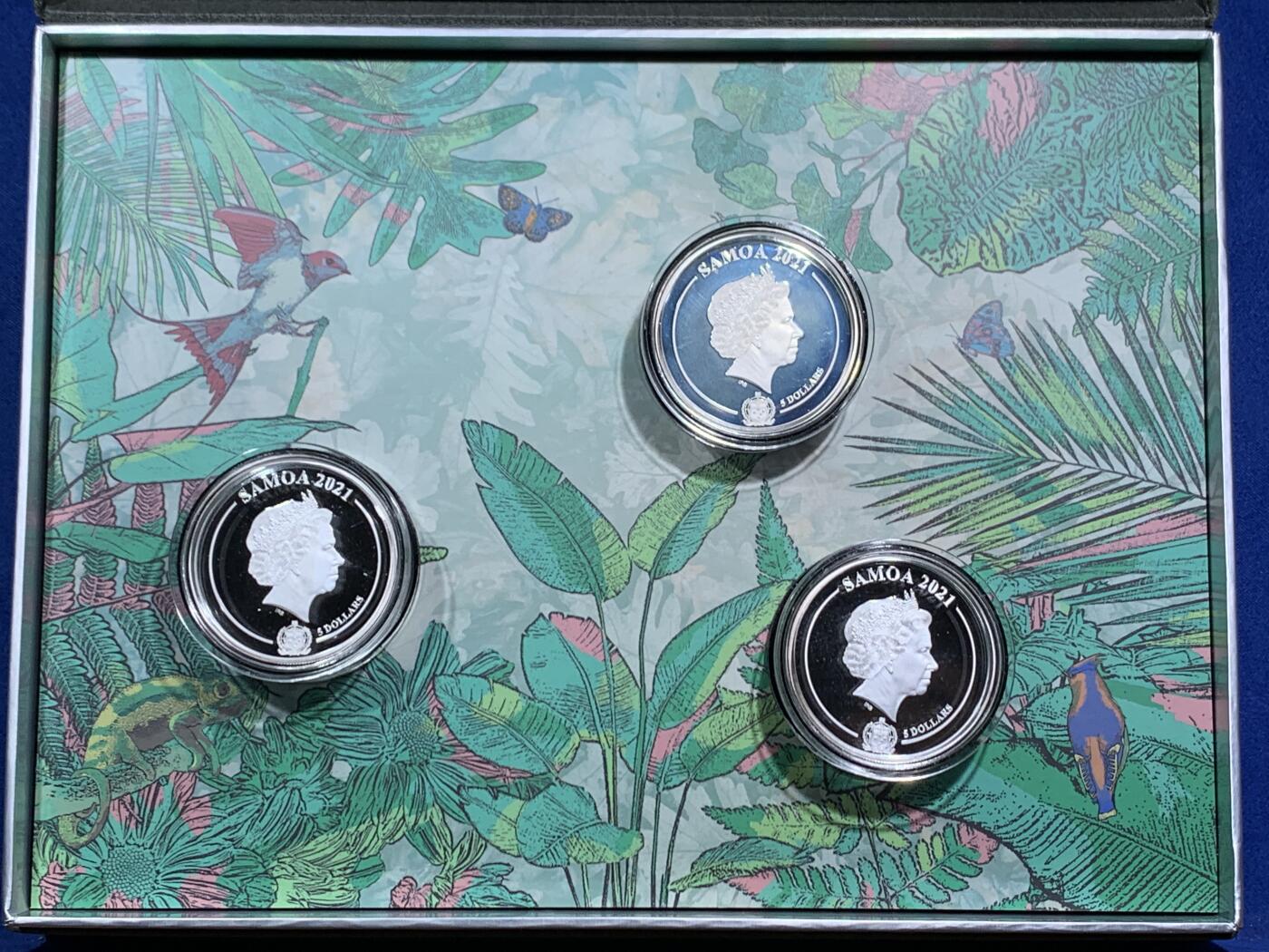 《竞宝斋》第463-465场 周日，周一，周二，3场连拍 （全场包邮）欢迎送拍 萨摩亚2021年5元X3套装精制银币 镀金昆虫-蝴蝶/蜜蜂/瓢虫 3盎司带3D镀金模型（蝴蝶坏了） 发行量：999 盒证全（证在盒子支撑后面）