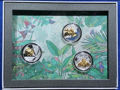 《竞宝斋》第463-465场 周日，周一，周二，3场连拍 （全场包邮）欢迎送拍 - 萨摩亚2021年5元X3套装精制银币 镀金昆虫-蝴蝶/蜜蜂/瓢虫 3盎司带3D镀金模型（蝴蝶坏了） 发行量：999 盒证全（证在盒子支撑后面）