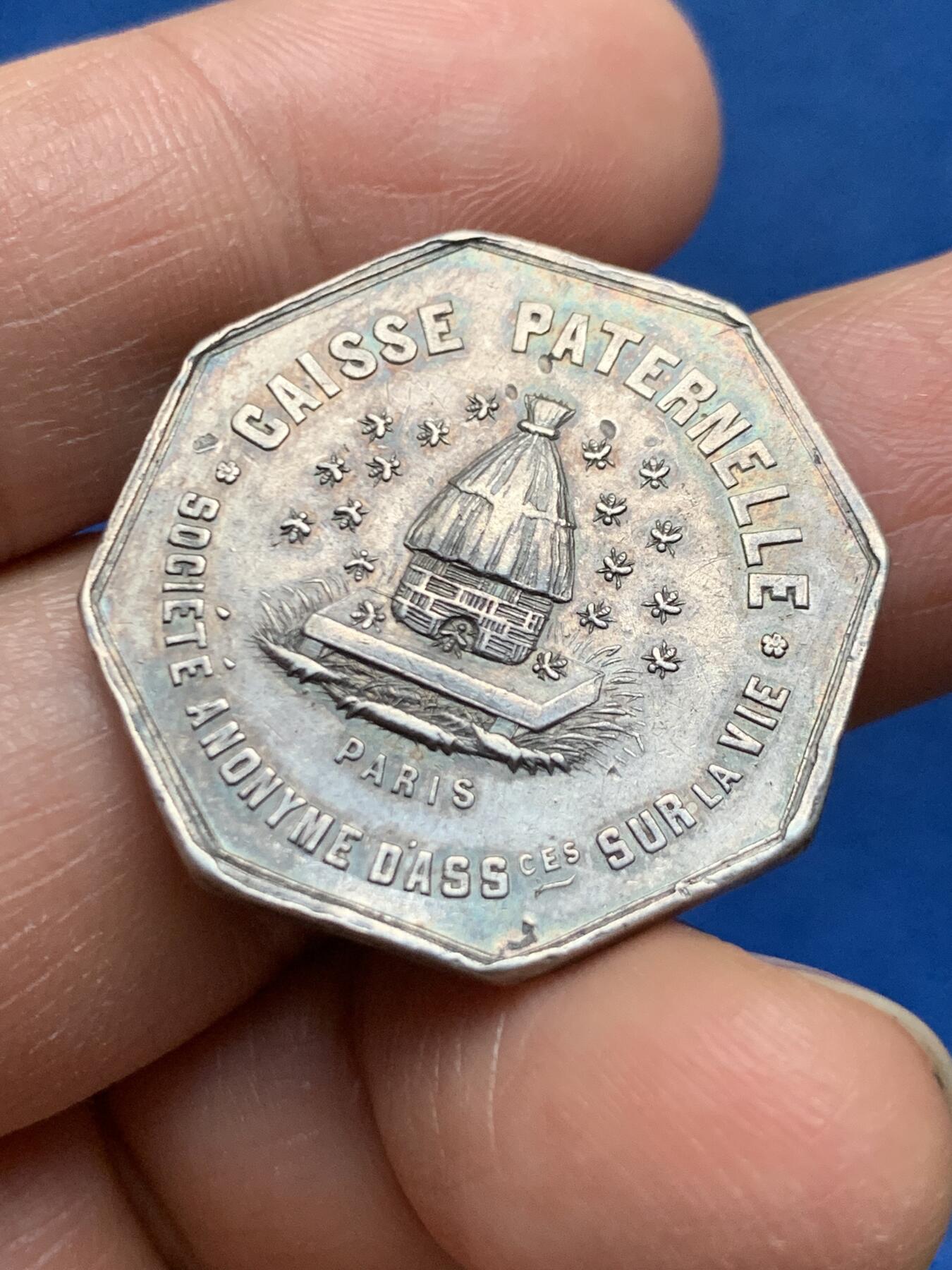 《竞宝斋》第463-465场 周日，周一，周二，3场连拍 （全场包邮）欢迎送拍 法国巴黎储蓄基金八角银质代币 直径28.7mm 重11.2g 蜜蜂银标边铭