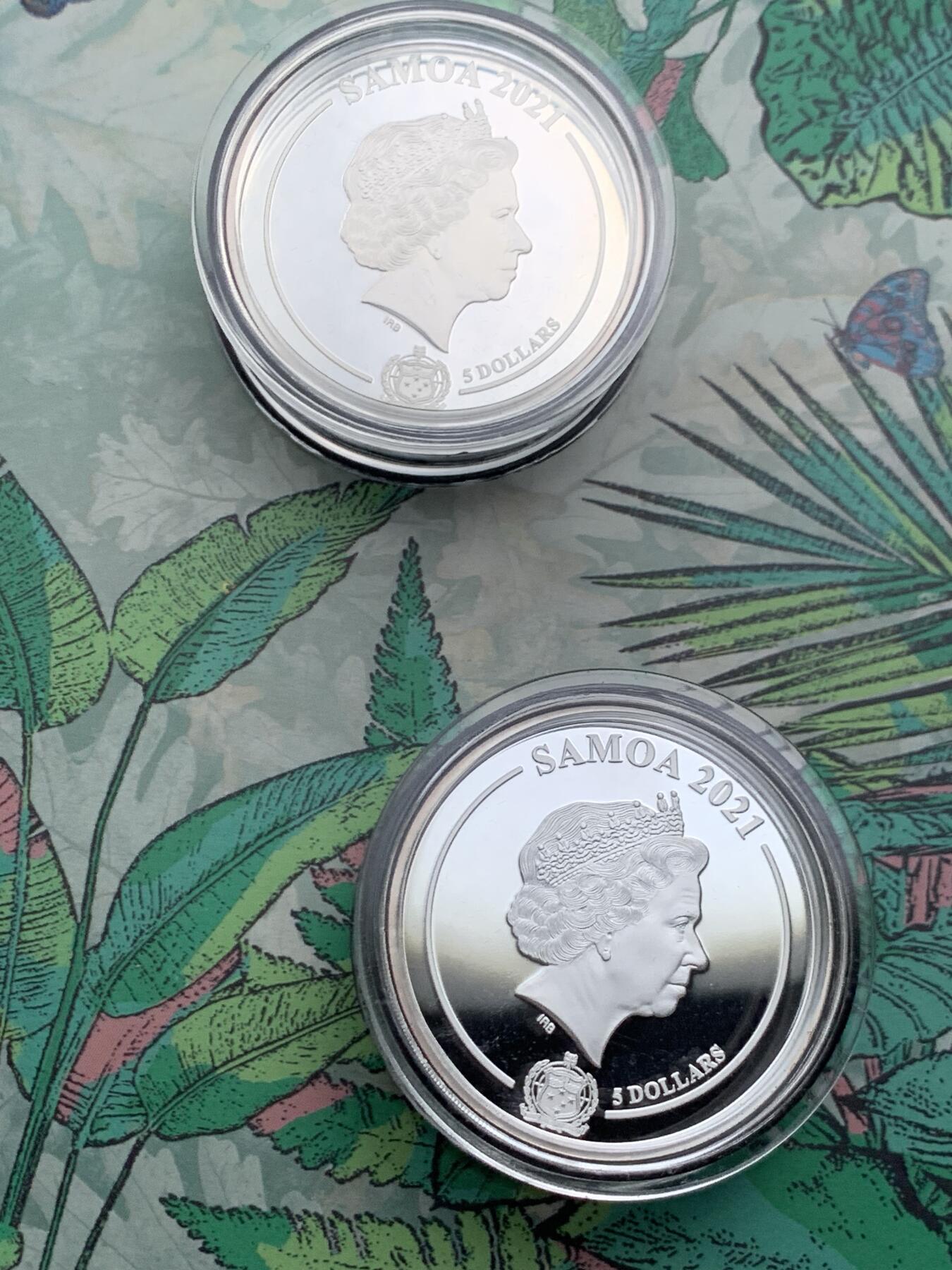 《竞宝斋》第463-465场 周日，周一，周二，3场连拍 （全场包邮）欢迎送拍 萨摩亚2021年5元X3套装精制银币 镀金昆虫-蝴蝶/蜜蜂/瓢虫 3盎司带3D镀金模型（蝴蝶坏了） 发行量：999 盒证全（证在盒子支撑后面）