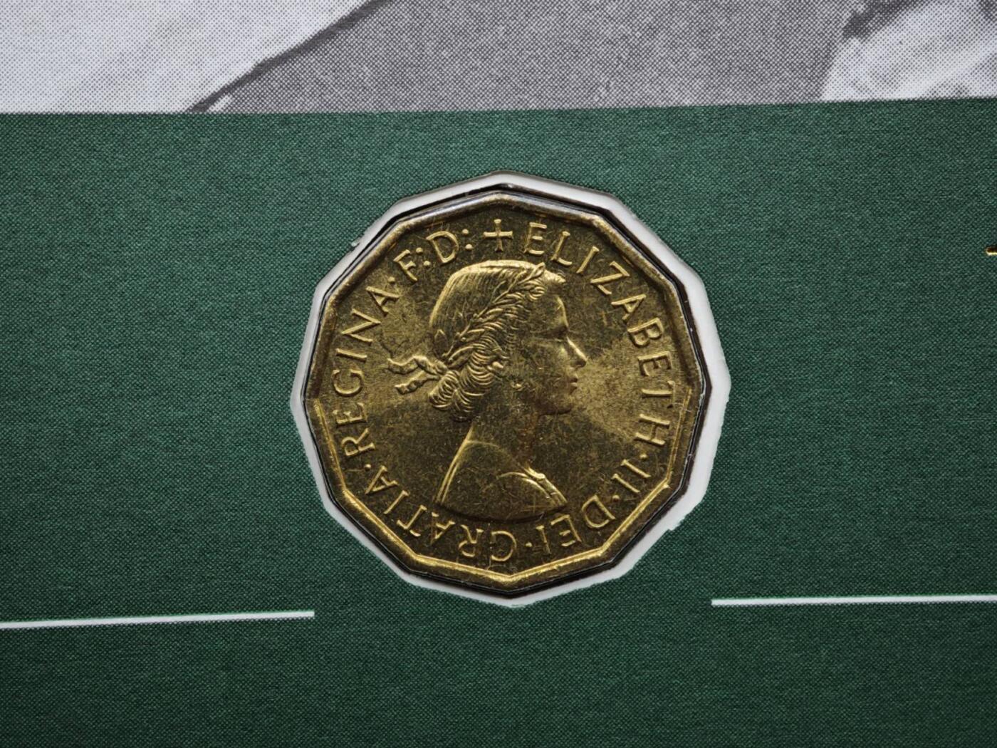 【淘币小摊】限时拍第八百六十二拍  克朗币邮币封场  满百包邮可预留两周  周一统一发货  英国1967年伊丽莎白二世3便士铜币邮币封