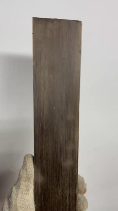 零元拍：NO.8爆满金丝乌木金丝楠 可做镇尺 切牌子，无需打磨就已经金光闪闪。满金丝药香，尺寸约：36.5/6.3/2.5厚CM。