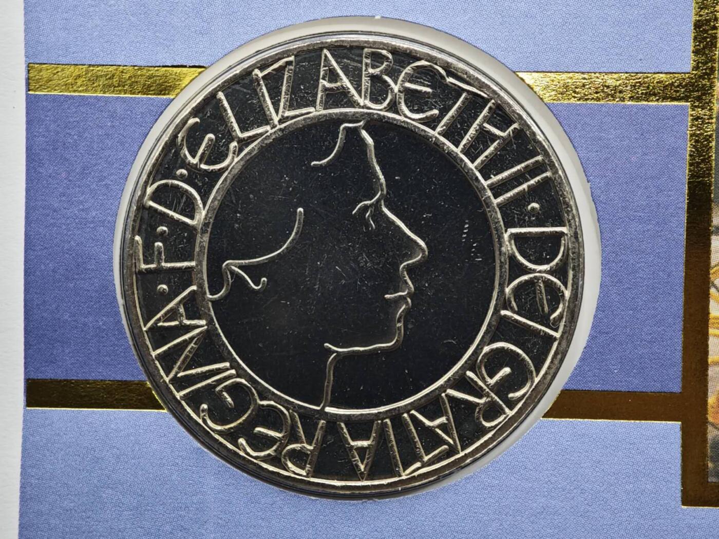 【淘币小摊】限时拍第八百六十二拍  克朗币邮币封场  满百包邮可预留两周  周一统一发货  英国2003年女王加冕50周年5镑纪念币邮币封