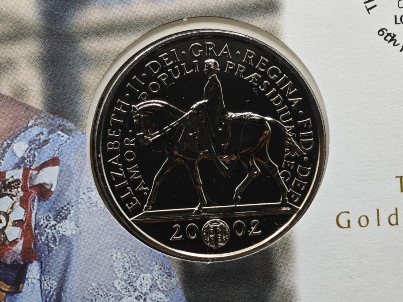 【淘币小摊】限时拍第八百六十二拍  克朗币邮币封场  满百包邮可预留两周  周一统一发货  英国2002年女王登基金禧5镑纪念币邮币封