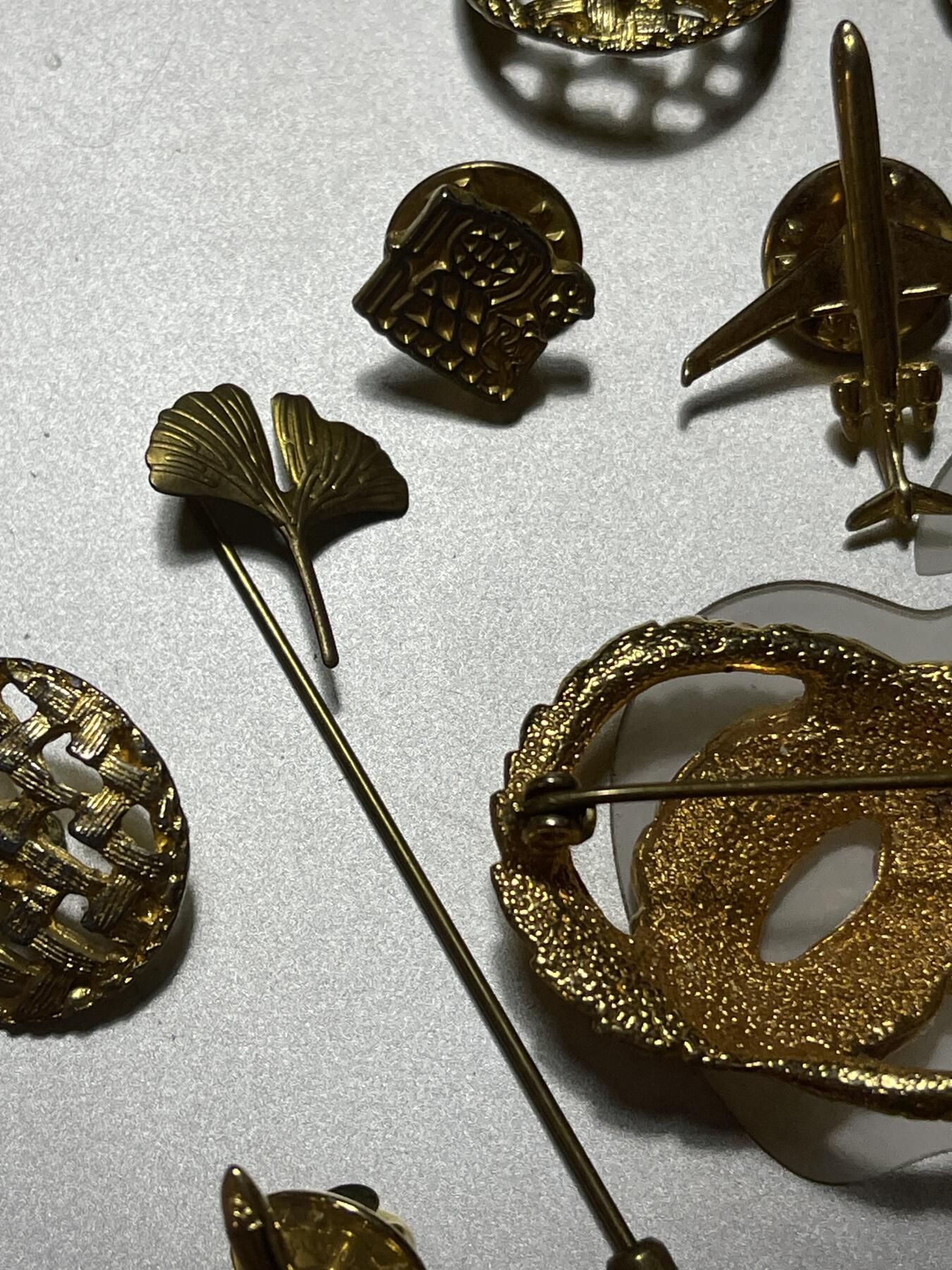 法国金色伞降飞机扣子亚伯拉罕三教犹太天主基督穆斯林和谐徽章胸针一套出（可交换朝鲜苏联章）