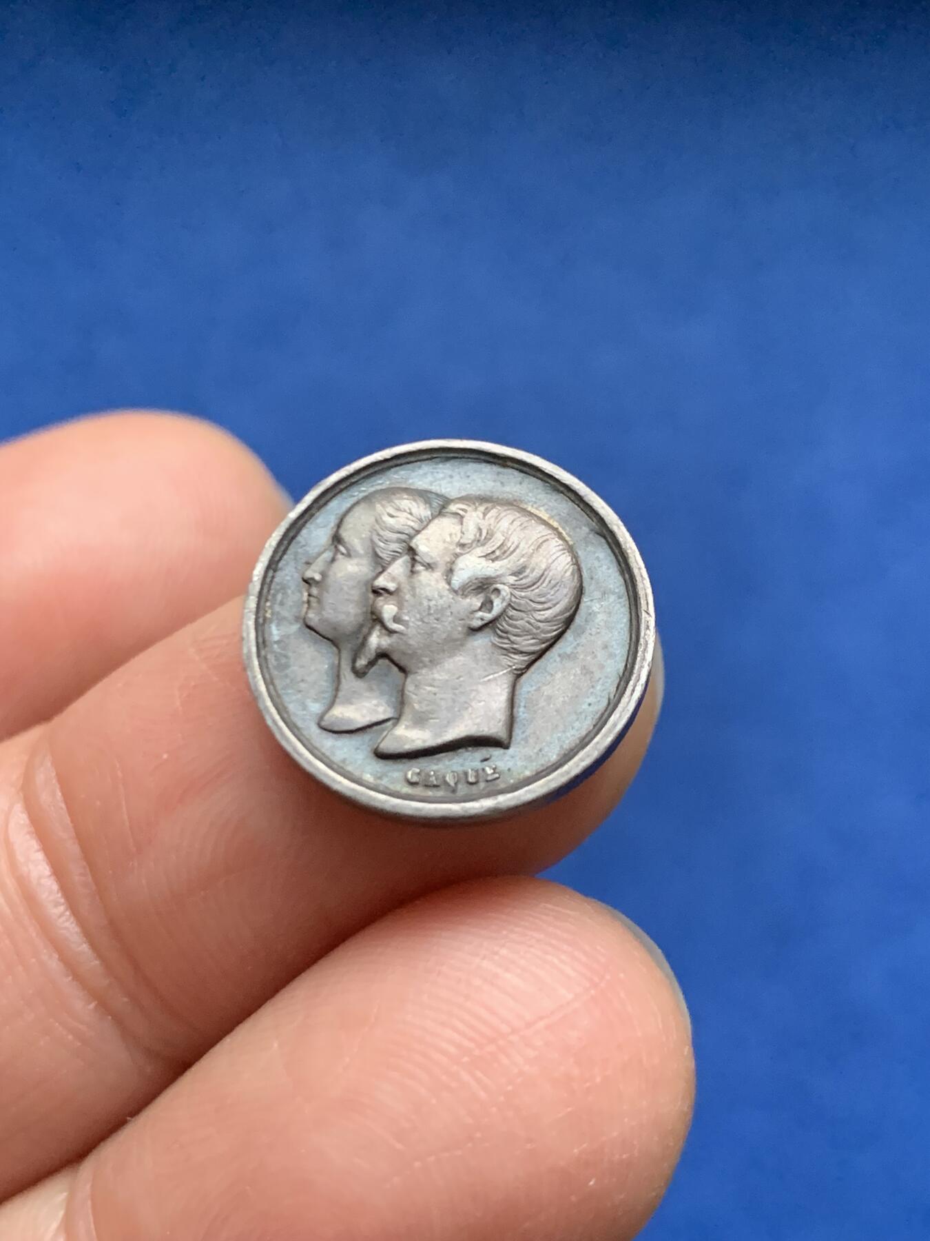 《竞宝斋》第463-465场 周日，周一，周二，3场连拍 （全场包邮）欢迎送拍 法国1856年拿破仑四世洗礼纪念银章，背面拿破仑三世夫妇头像，15.6mm，1.9克