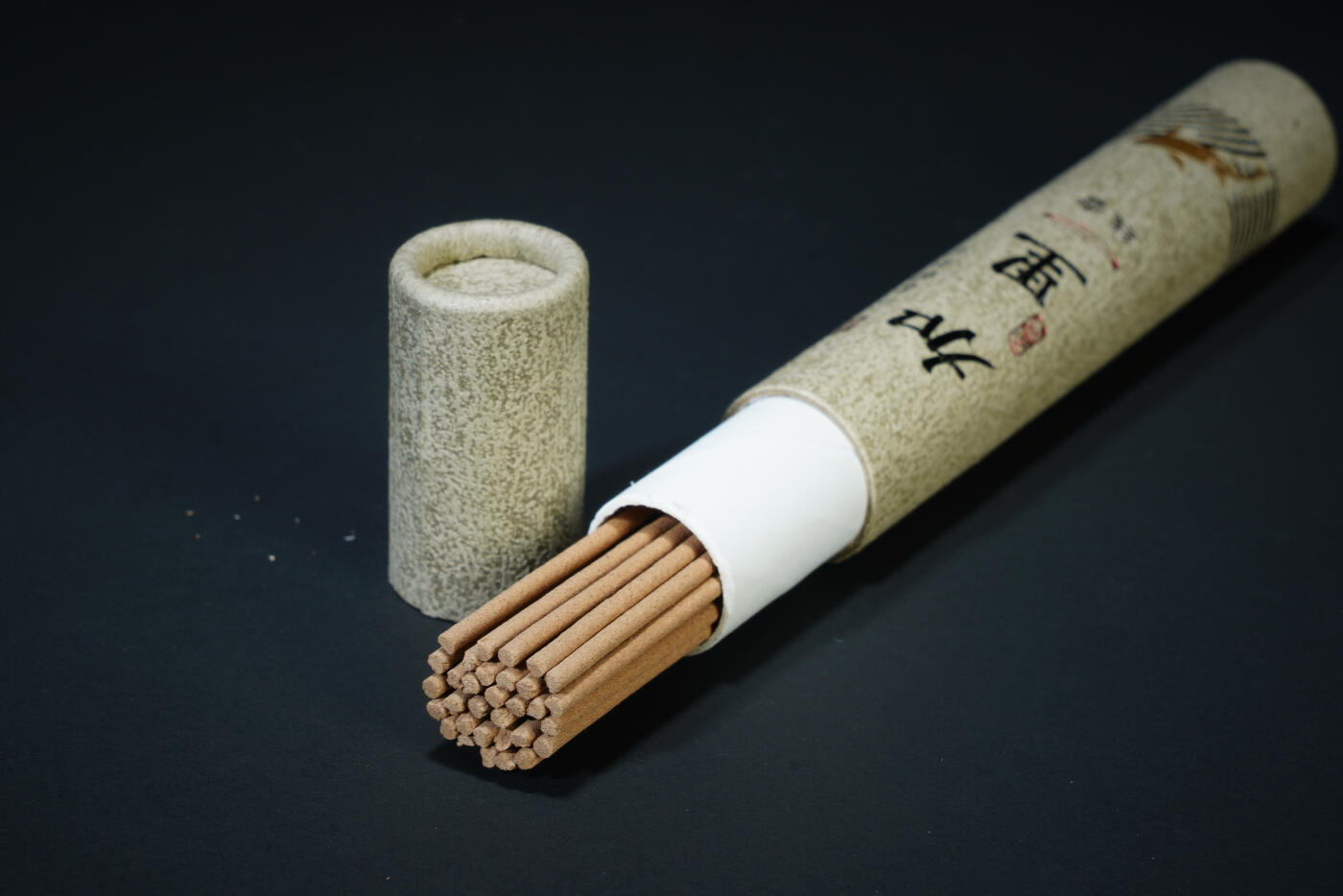 上海都达杂项专场二十（全场包邮） 天然栀子、奇楠、艾草、崖柏、加里、芽庄、乌沉等十二味线香礼盒装 1套