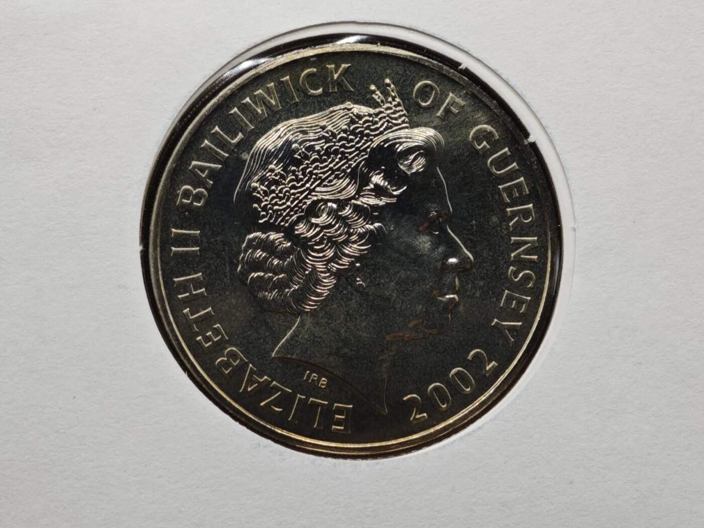 【淘币小摊】限时拍第八百六十二拍  克朗币邮币封场  满百包邮可预留两周  周一统一发货  根西岛2002年女王登基金禧5镑纪念币邮币封