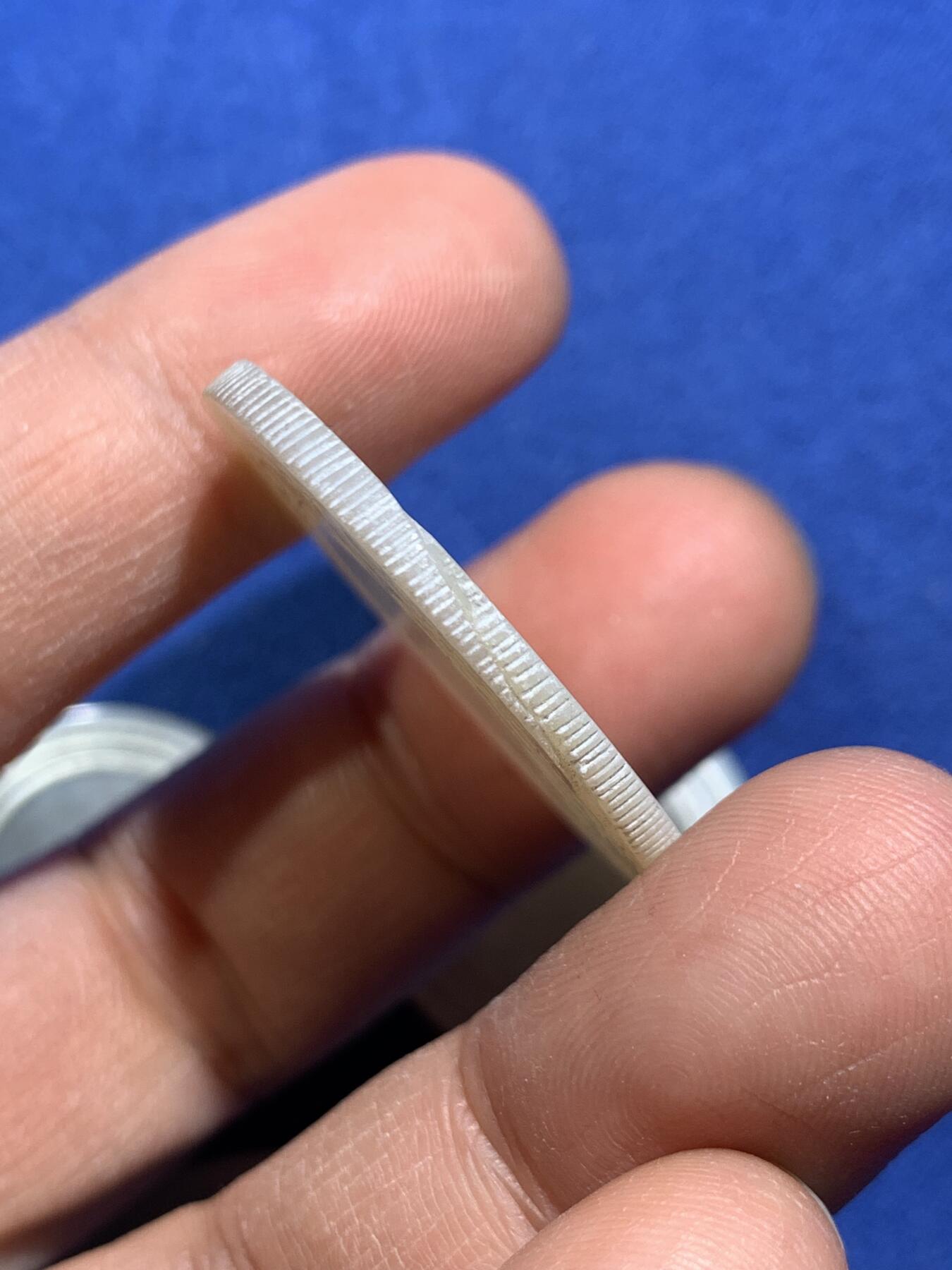 《竞宝斋》第463-465场 周日，周一，周二，3场连拍 （全场包邮）欢迎送拍 四枚一组 英国回流 清螺钿贝母筹码，菱型圆形，珠光水润，包括大型圆形厚片人物（有裂）一枚