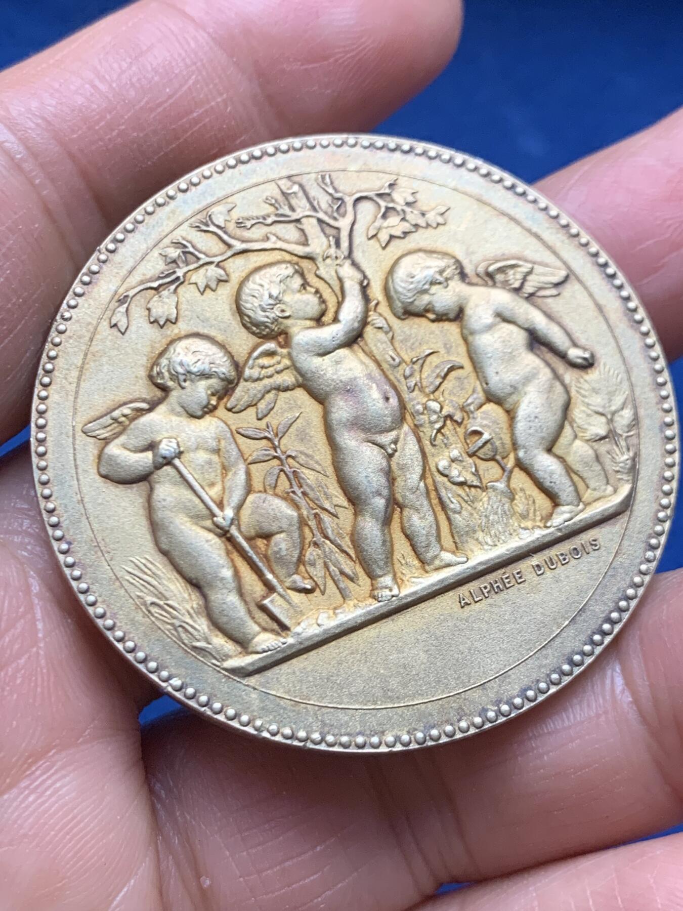 《竞宝斋》第463-465场 周日，周一，周二，3场连拍 （全场包邮）欢迎送拍 法国三天使镀金大银章 丰饶角1银标 47.45克 44.8mm