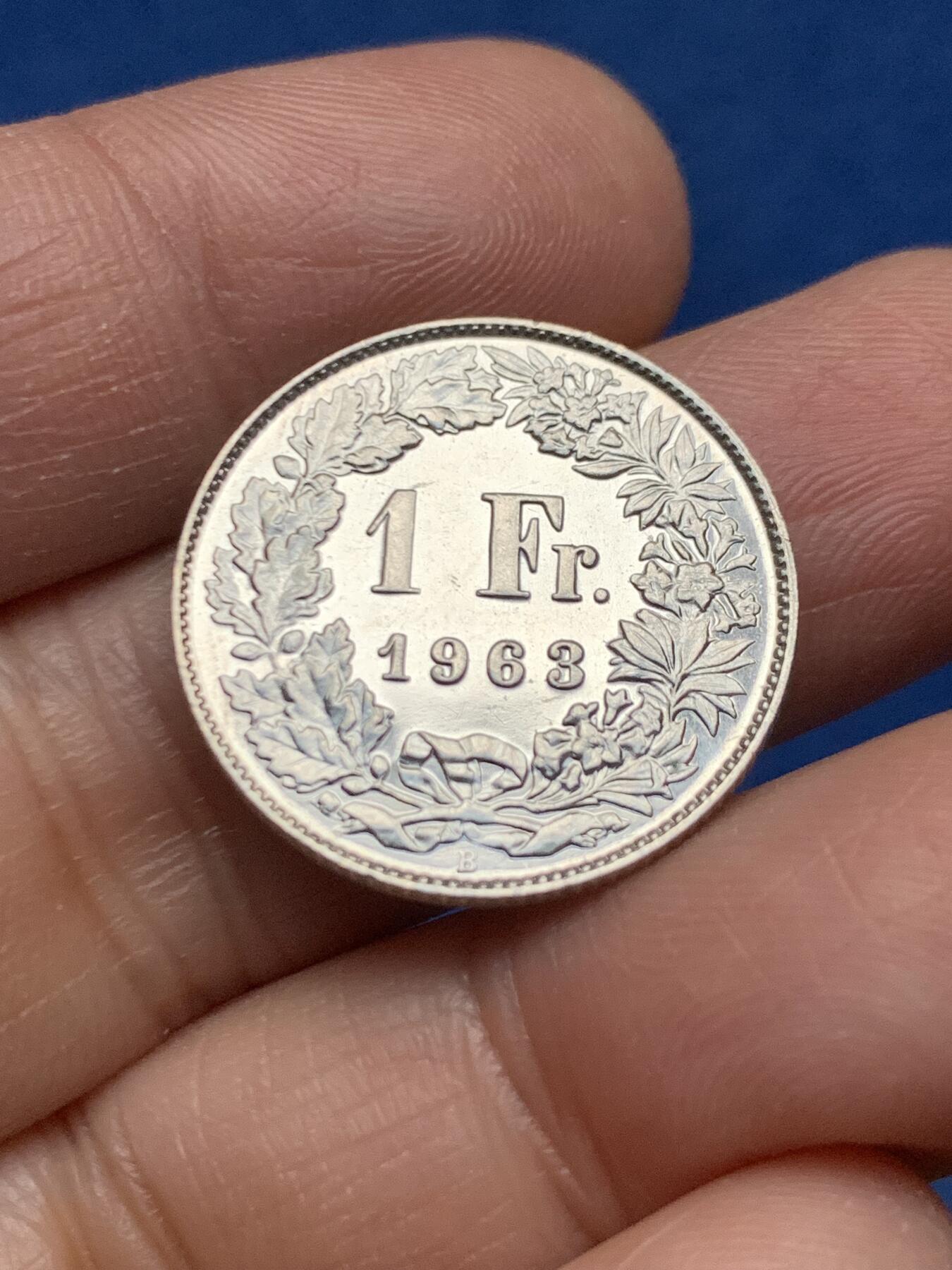 《竞宝斋》第463-465场 周日，周一，周二，3场连拍 （全场包邮）欢迎送拍 1963年瑞士 1法郎银币 有类似精制币的镜面效果 细节见图