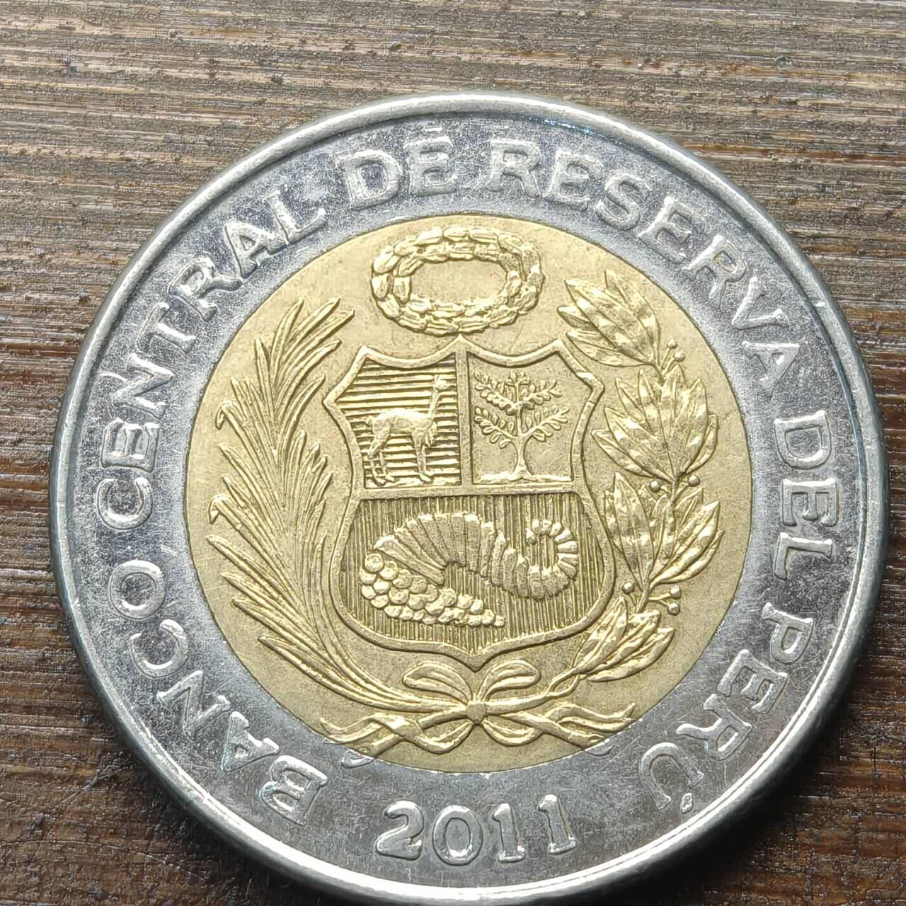 【铜匠收藏】★第143★散币专场 不寄存，30包邮。不满30元，支付5元运费。《接受代拍 代送NGC评级》 94【无寄存】秘鲁 2011年 2索尔  双色币