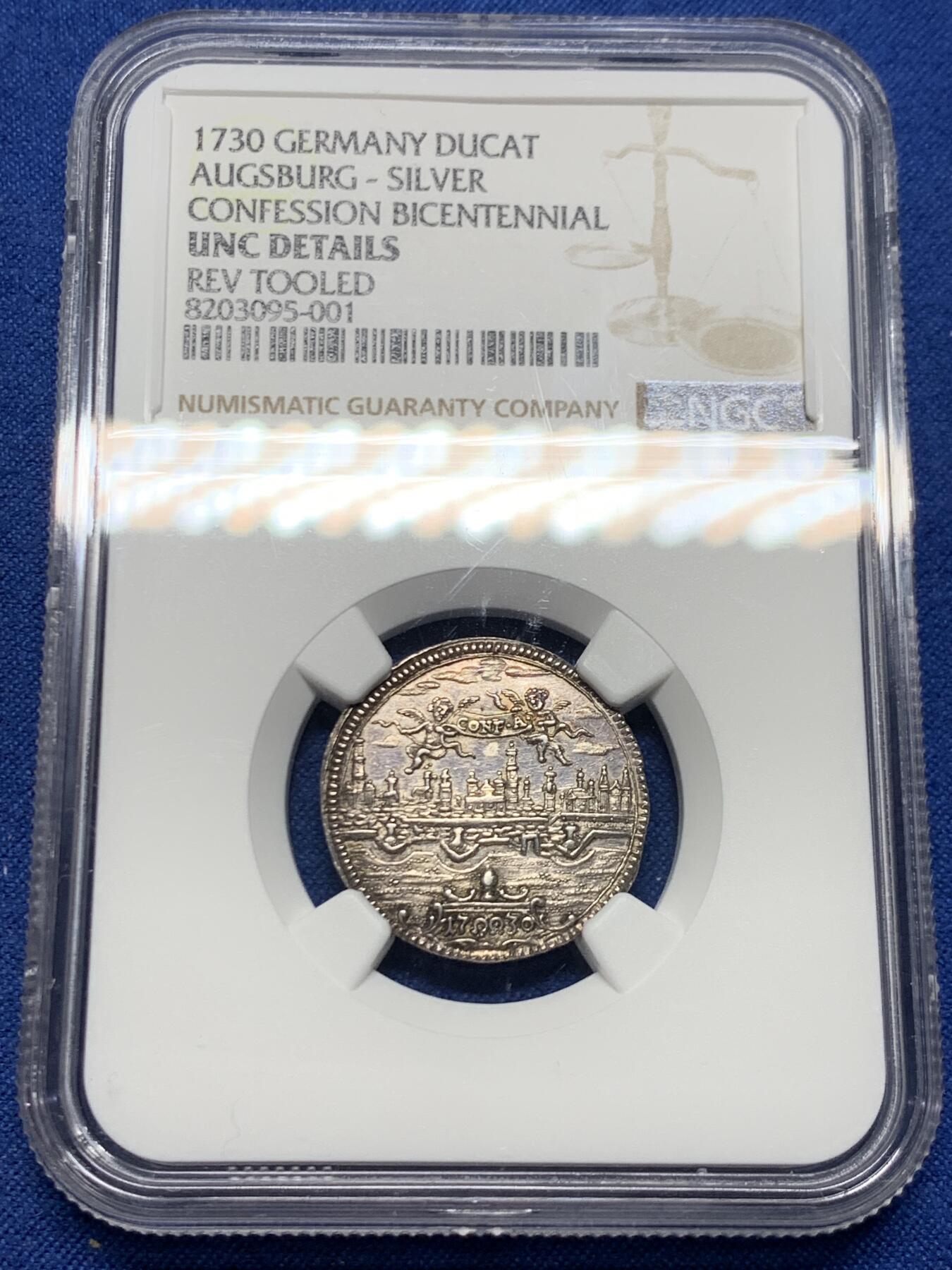 《竞宝斋》第463-465场 周日，周一，周二，3场连拍 （全场包邮）欢迎送拍 NGC UNCD 德国 奥格斯堡 1730年 杜卡特 银币 金币试模的银样币 纪念宗教改革条约签订200周年铸造 背面大写字母相加能够得出年份 非常有历史意义和趣味性的一枚 克书价高 少见品种