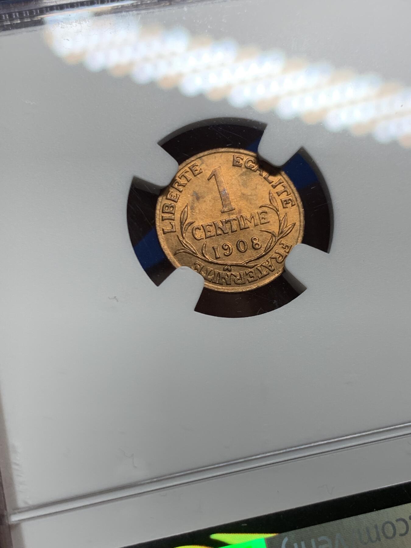 《竞宝斋》第463-465场 周日，周一，周二，3场连拍 （全场包邮）欢迎送拍 NGC MS65RB 法国1908年玛丽安娜头像1生丁铜币，来自拍行的小批量库存，百年来未留下丝毫被岁月侵蚀的痕迹，没有理由的RB，送pc的全给了red，分数也大有低估。