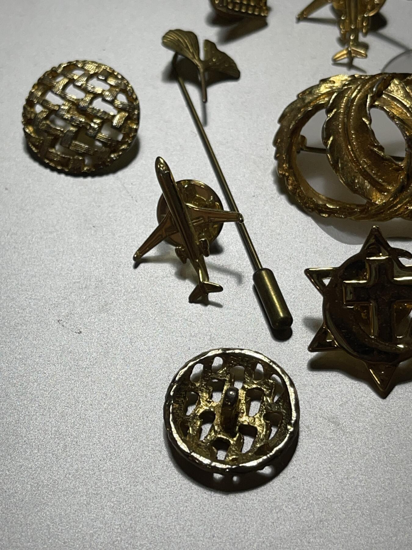 法国金色伞降飞机扣子亚伯拉罕三教犹太天主基督穆斯林和谐徽章胸针一套出（可交换朝鲜苏联章）