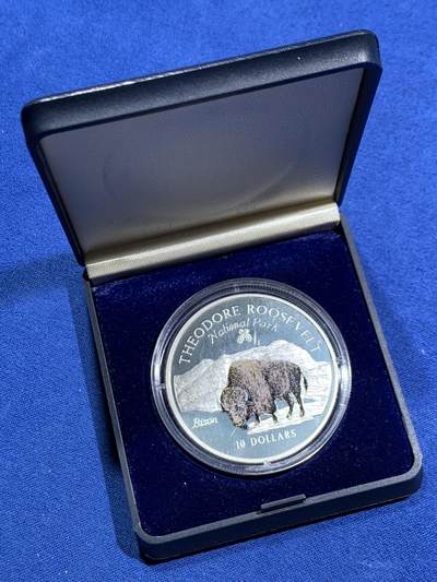 《竞宝斋》第463-465场 周日，周一，周二，3场连拍 （全场包邮）欢迎送拍 - 库克1996年国家公园-牛彩色纪念银币，带盒，28克，925银