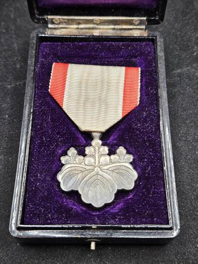 0元起拍勋章 第331期 咸鱼国勋章拍卖专场 2月4日（周三）下午6：00开始 - 八等白叶章 银制带盒