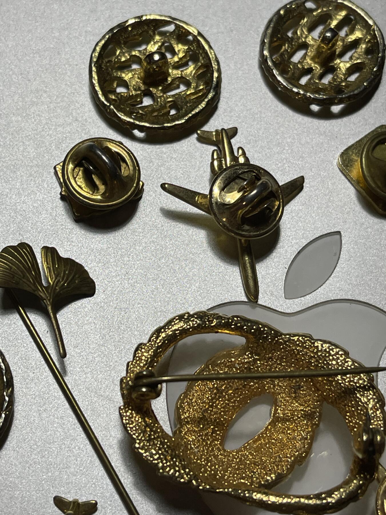 法国金色伞降飞机扣子亚伯拉罕三教犹太天主基督穆斯林和谐徽章胸针一套出（可交换朝鲜苏联章）