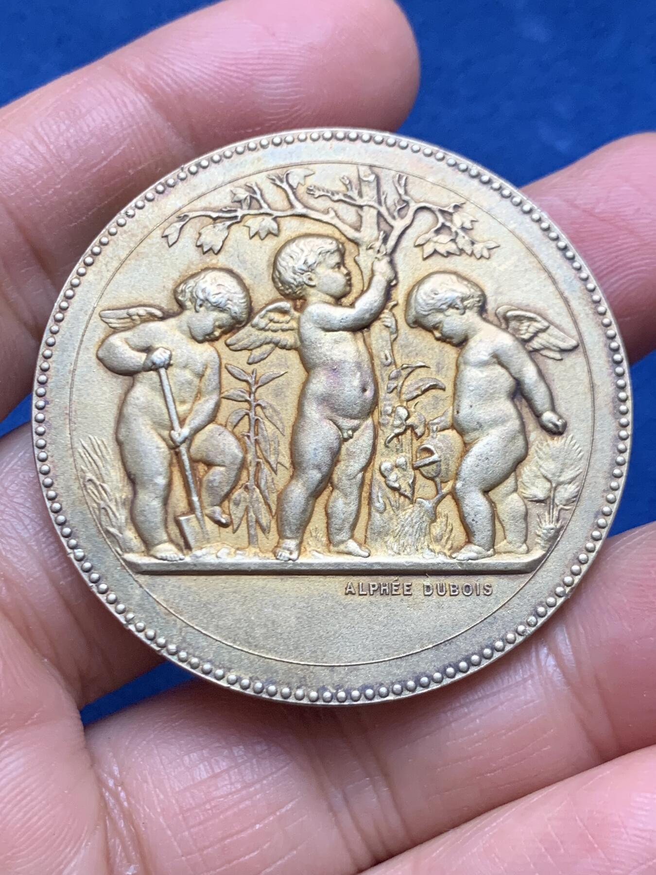 《竞宝斋》第463-465场 周日，周一，周二，3场连拍 （全场包邮）欢迎送拍 法国三天使镀金大银章 丰饶角1银标 47.45克 44.8mm