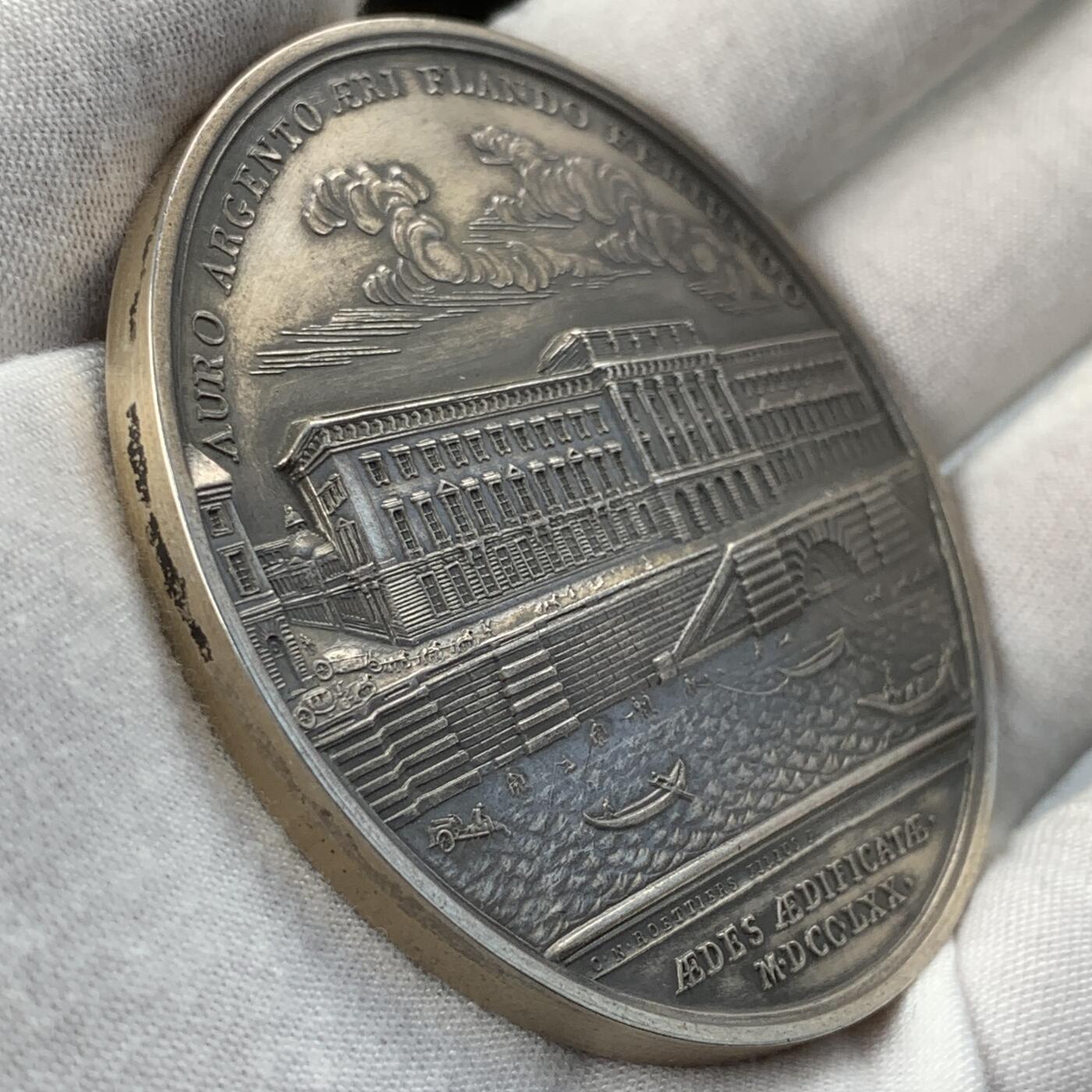 掌中浮雕-藏着的欧洲第052场 1957年法国巴黎皇家造币厂景观大银章，65.2mm，148.14g