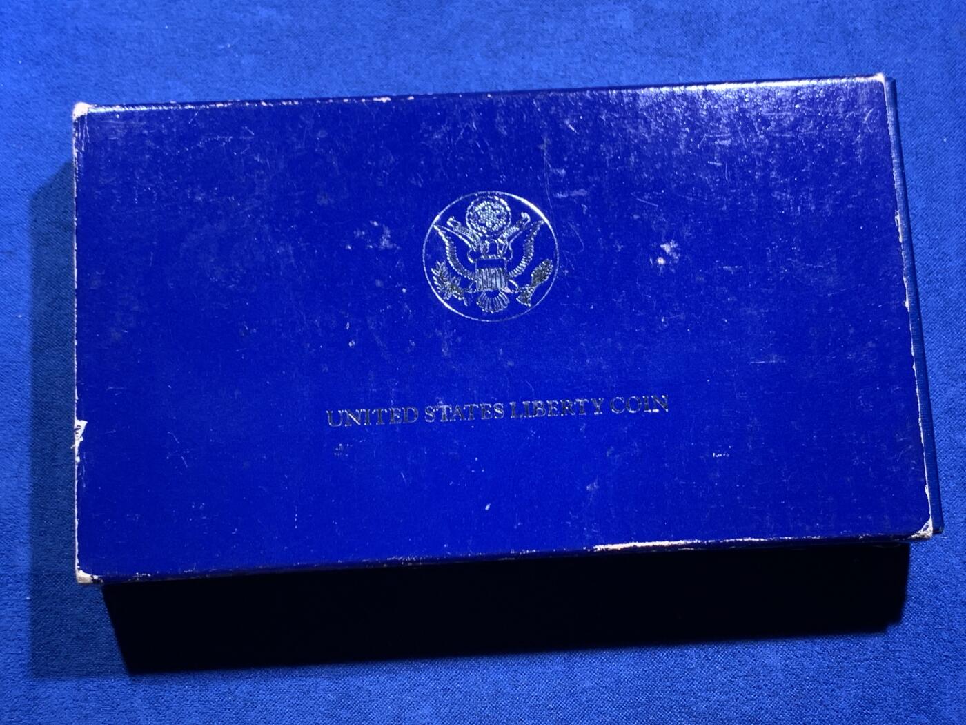 《竞宝斋》第463-465场 周日，周一，周二，3场连拍 （全场包邮）欢迎送拍 1986年美国1美元精制银币 自由女神像 26.73克900银 盒证全