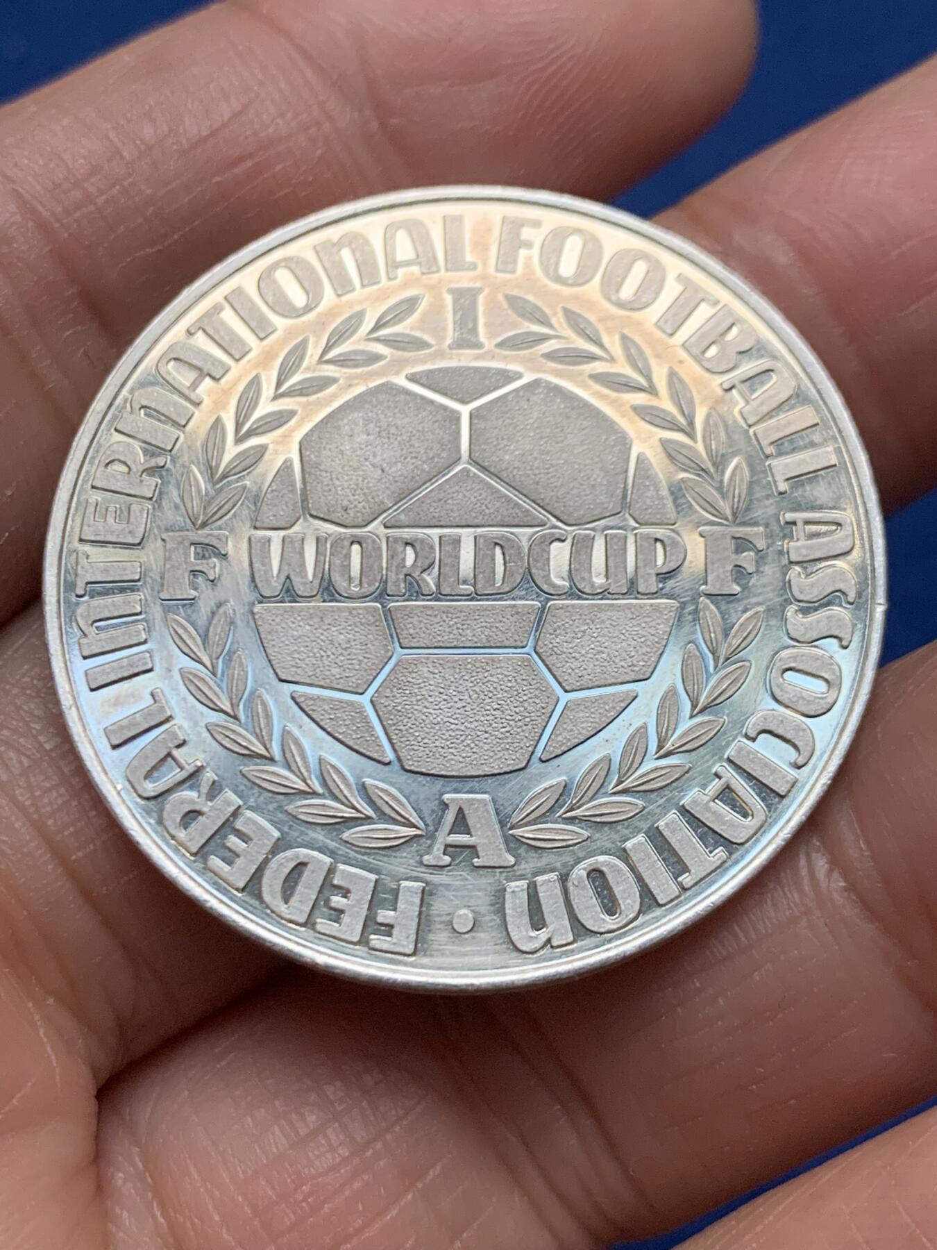 《竞宝斋》第463-465场 周日，周一，周二，3场连拍 （全场包邮）欢迎送拍 德国FIFA世界杯雷米特杯银章 重14.87g 纯银 有银标