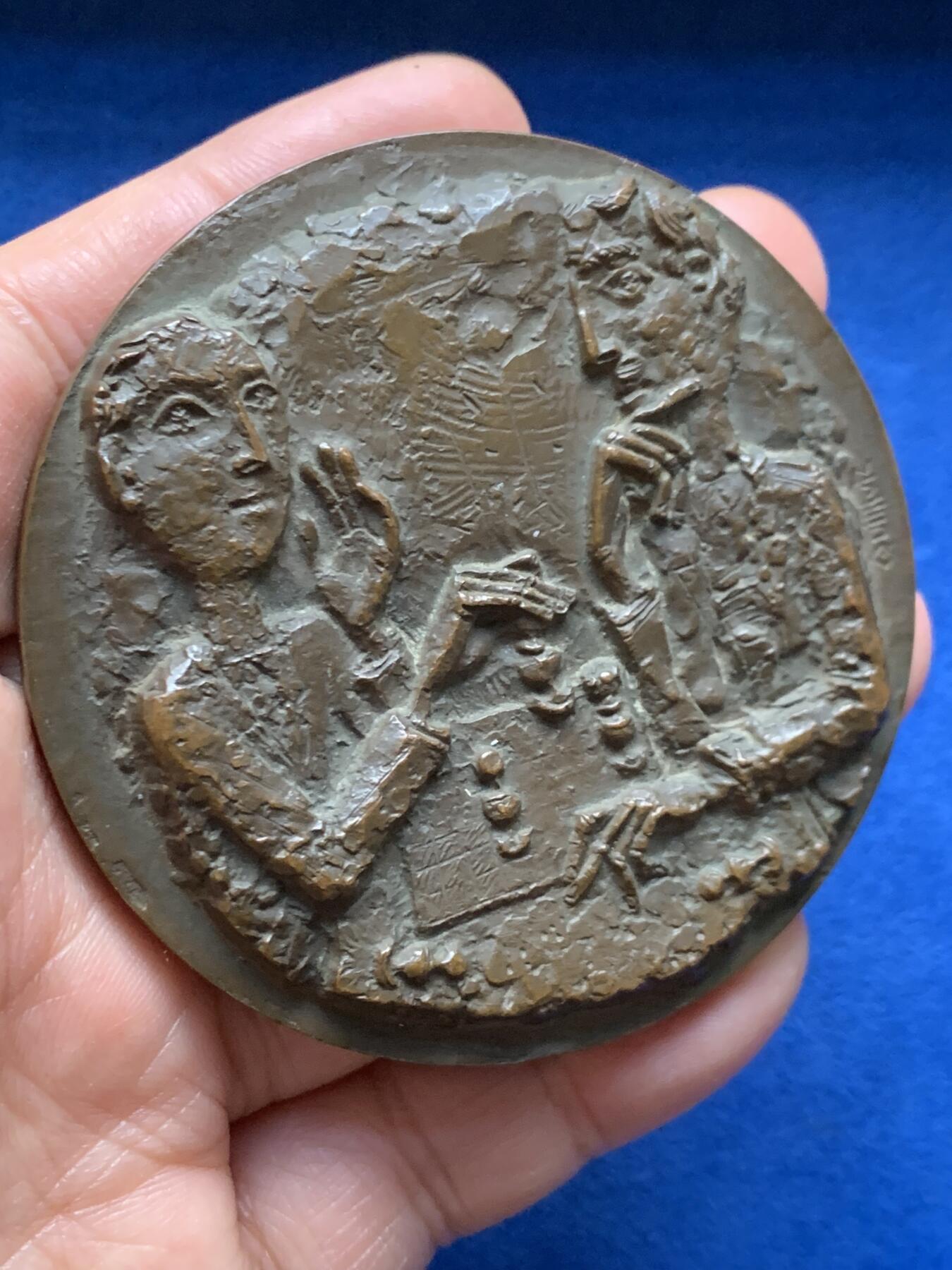 《竞宝斋》第463-465场 周日，周一，周二，3场连拍 （全场包邮）欢迎送拍 国际象棋超高浮雕纪念大铜章 少见 重211克 67.5mm