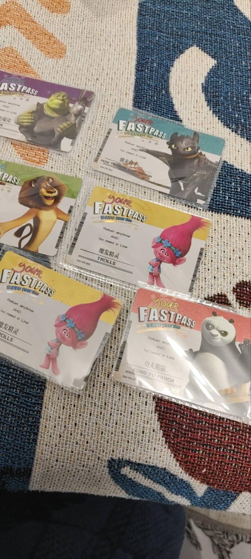 秋原瞳的小店第三十五期（年终大促2/3.进货入册的千万别错过，年味越来越浓了，无限接近快乐的时候那是最快乐的） 卡游迪士尼主角6人团活动卡不同