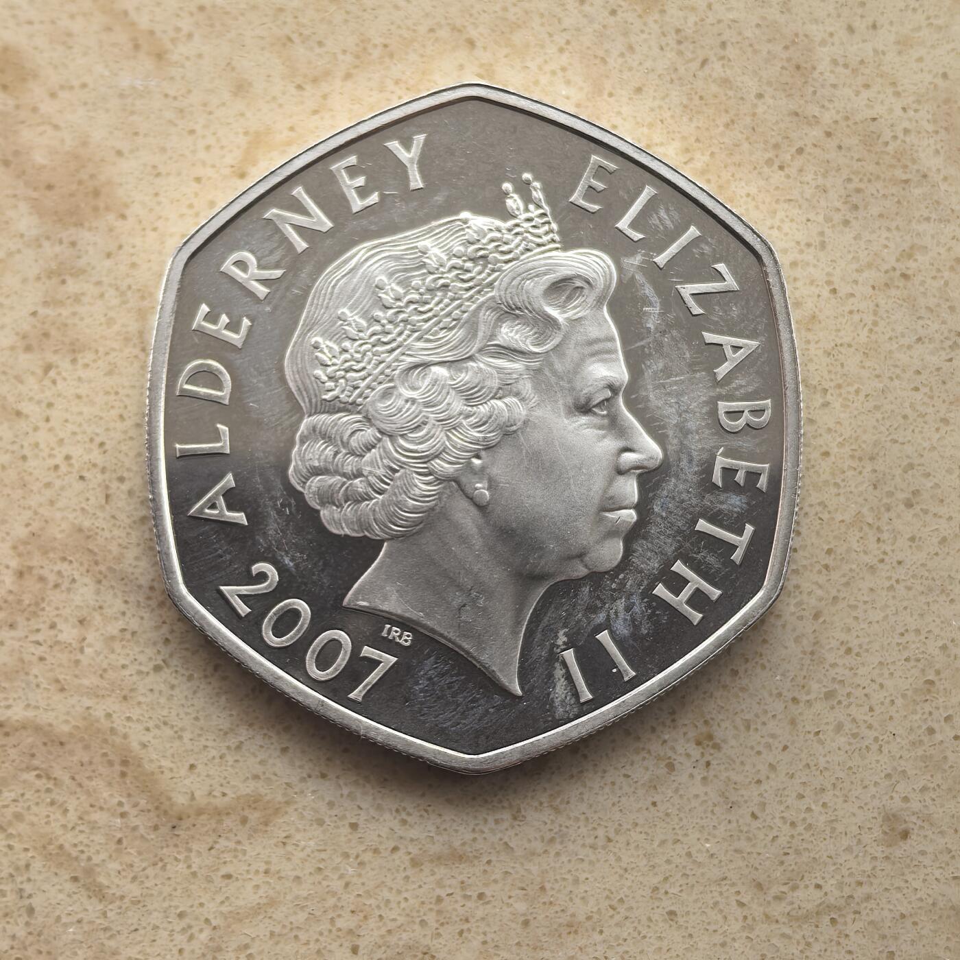 道一币馆币章第一百六十五场 奥尔德内岛2007年伊丽莎白二世和菲利普亲王金婚5镑精制银币  28.28g 925s