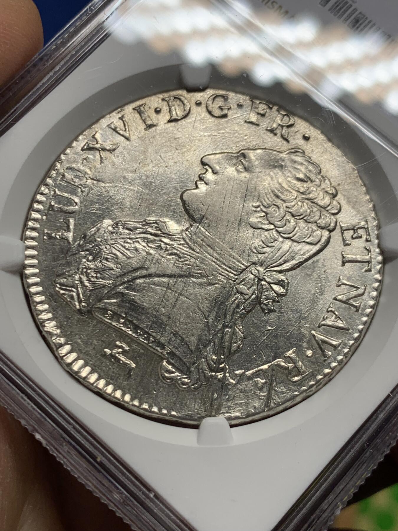 《竞宝斋》第463-465场 周日，周一，周二，3场连拍 （全场包邮）欢迎送拍 唯一冠军分 NGC MS62 法国1785R路易十六埃居 R少见小厂奥尔良铸造 为PCGS及NGC的唯一MS评级记录。转光好打制清晰实属难得，值得收藏。