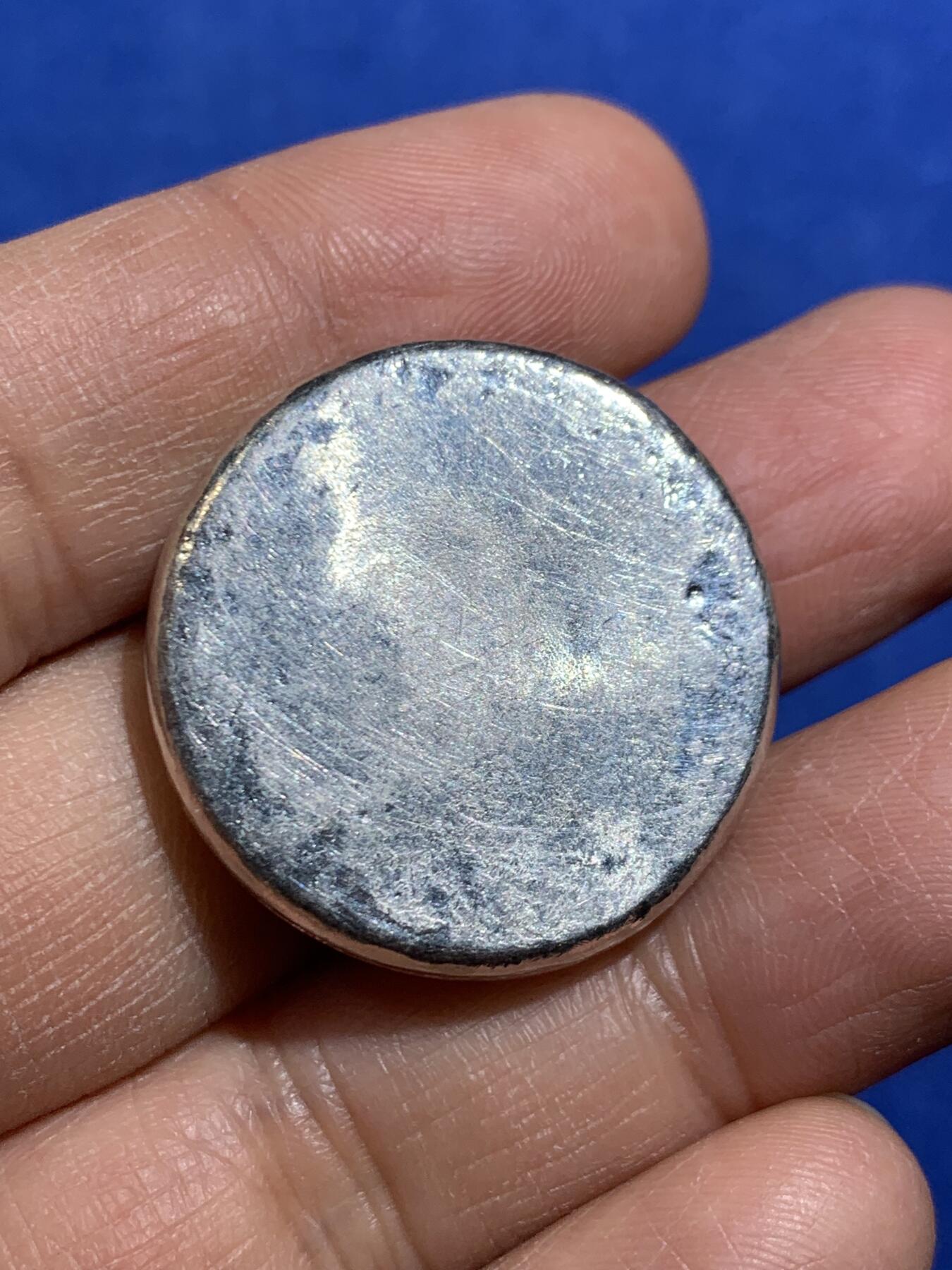 《竞宝斋》第463-465场 周日，周一，周二，3场连拍 （全场包邮）欢迎送拍 英属香港1960-1990年代利昌金铺999纯银银饼，华夏 完未UNC，重39克，原光品相