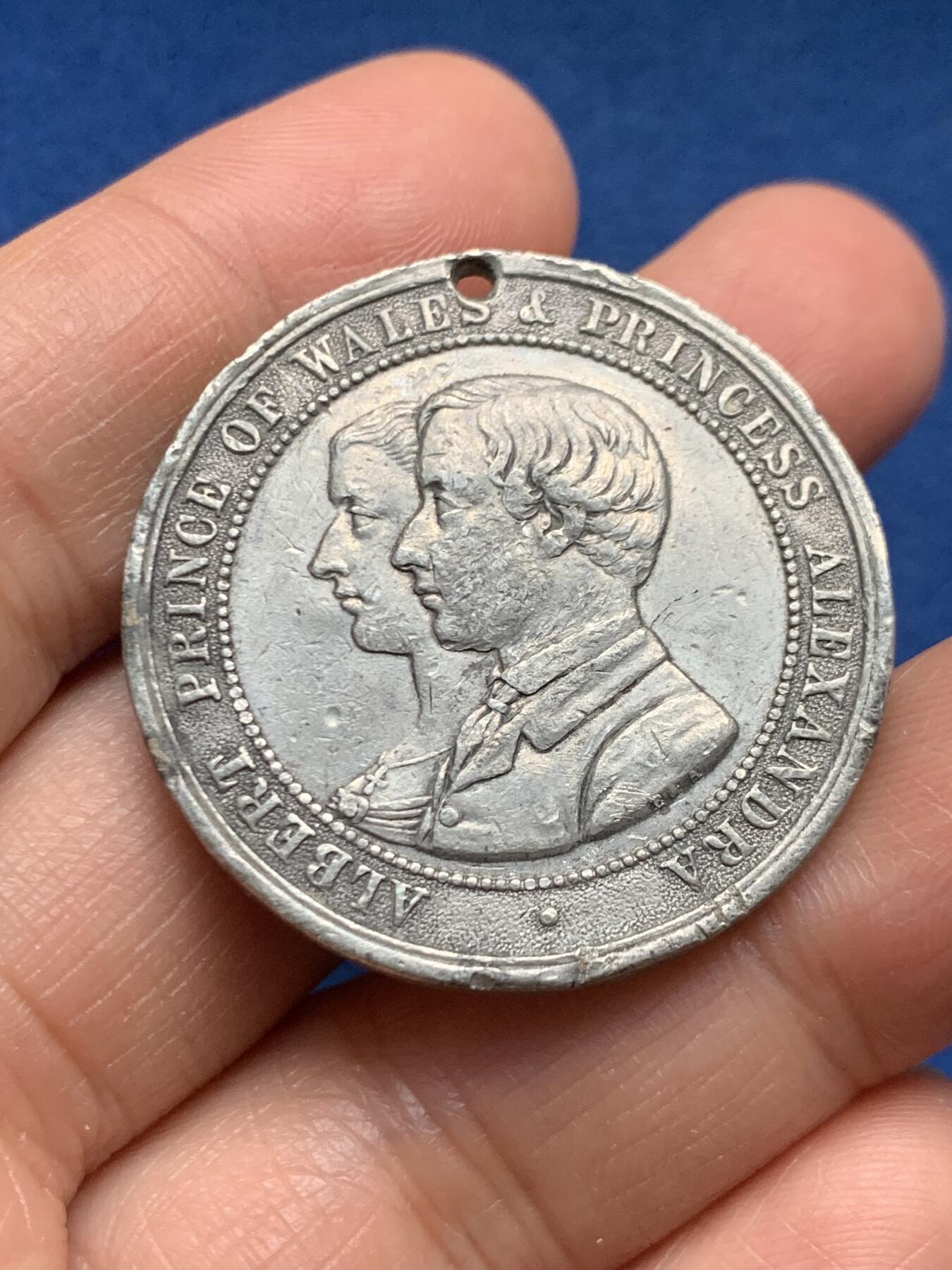 《竞宝斋》第463-465场 周日，周一，周二，3场连拍 （全场包邮）欢迎送拍 三枚一组 英国1863年威尔士亲王结婚纪念章 总重约29克 35.5mm 30.5mm 23mm