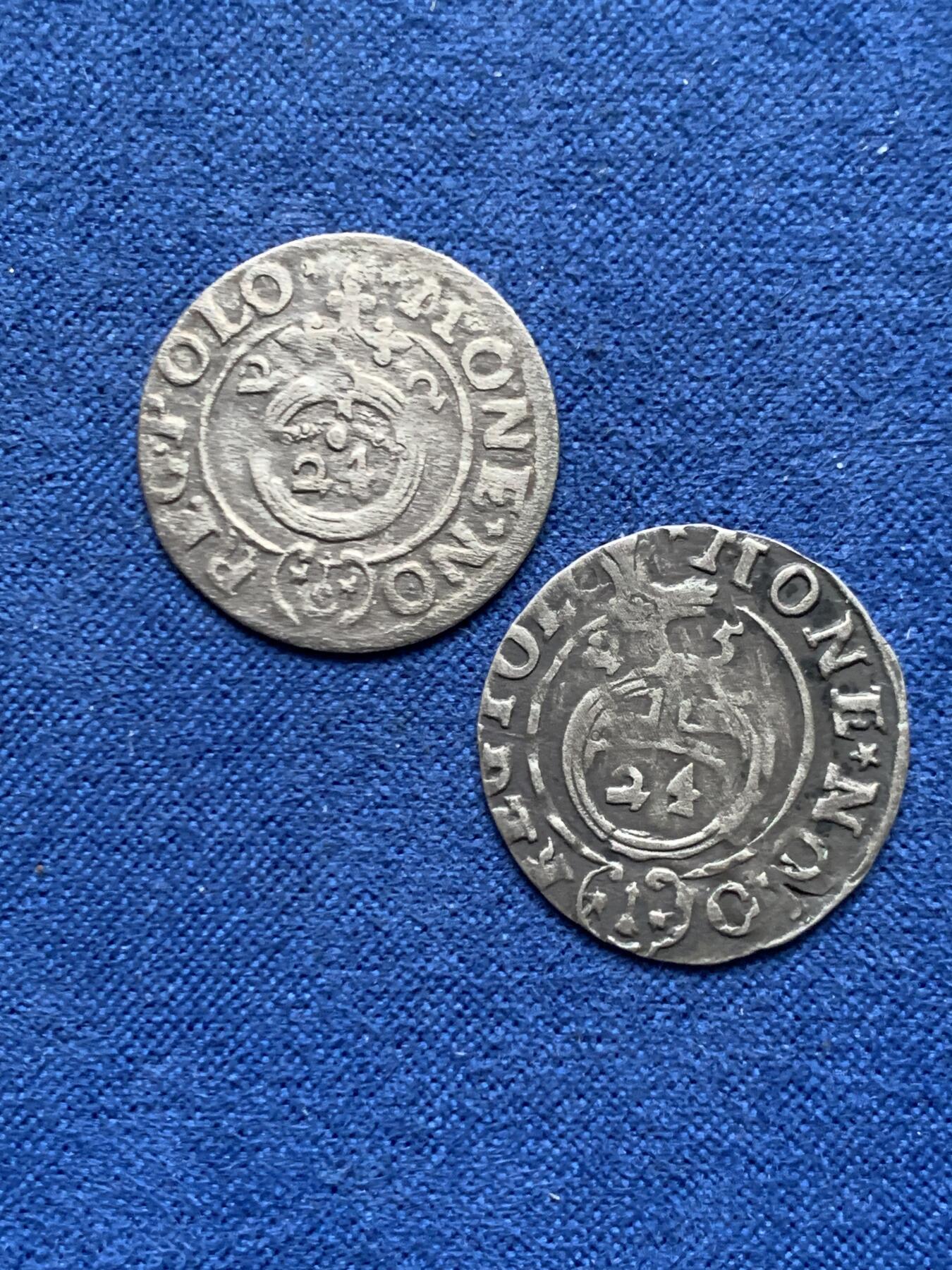 《竞宝斋》第464场 周日，周一，周二，3场连拍 （全场包邮）欢迎送拍 两枚一组 波兰和立陶宛联邦 1622年、1625年 1/24泰勒 银币 1625年那枚是少见的错打版 传世包浆 打制不错 有趣的欧洲古代小银币