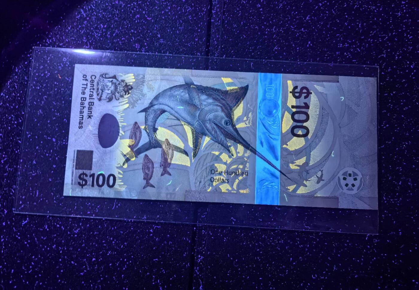 Triple S 第72期 2021巴哈马100，首发A冠，无47，右下角有轻微荧光，如图