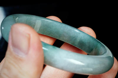 上海都达杂项专场102【全场包邮】  天然冰晴种飘绿花翡翠（A货）手镯90-6