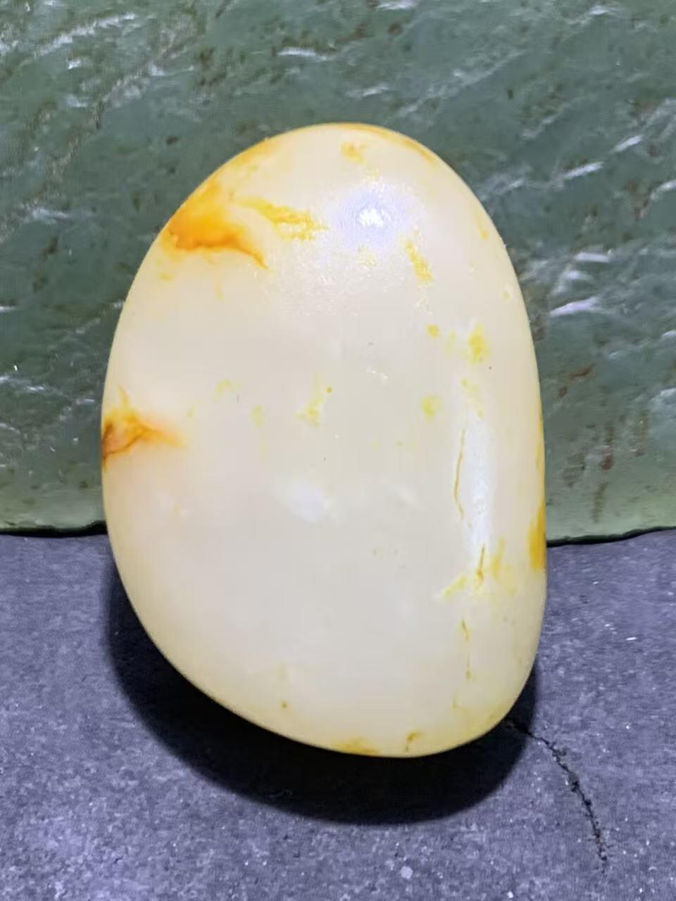 精美洒金皮和田白玉独籽原石一颗，