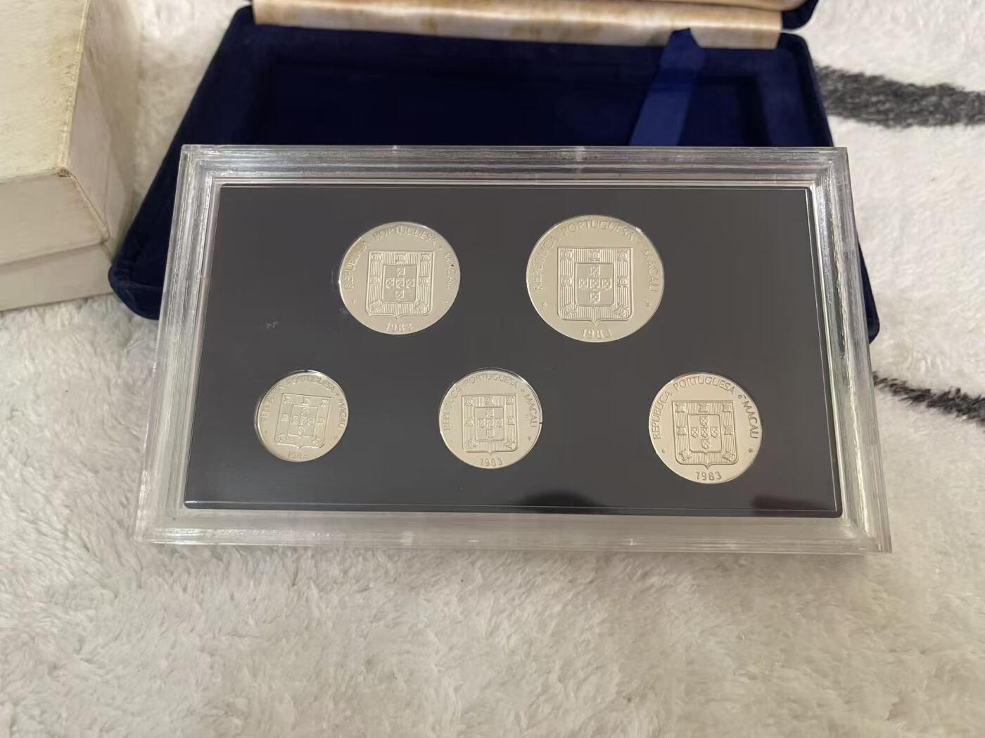 ❤️【币观天下】❤️ 第342期钱币秒杀拍卖场- 2026.2.4秒杀专场 长期征集拍品  澳门1983年官方全银套币 盒证全齐 