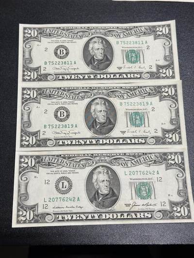 《外钞收藏家》第六百零七期（畅拍场）（本平台长期征集拍品、欢迎藏友们联系合作） - 1985和88年小头20美元 3张一起 有压痕和轻微黄斑