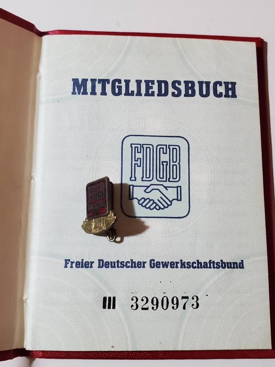 韵星假日军品类拍卖第三十九期暨默多克中校夫妇专场 -- Rimey Holidays Militaria Auction 39 & The Modoks Collection  民主德国工会荣誉成员40年证章带工会证书实发一套