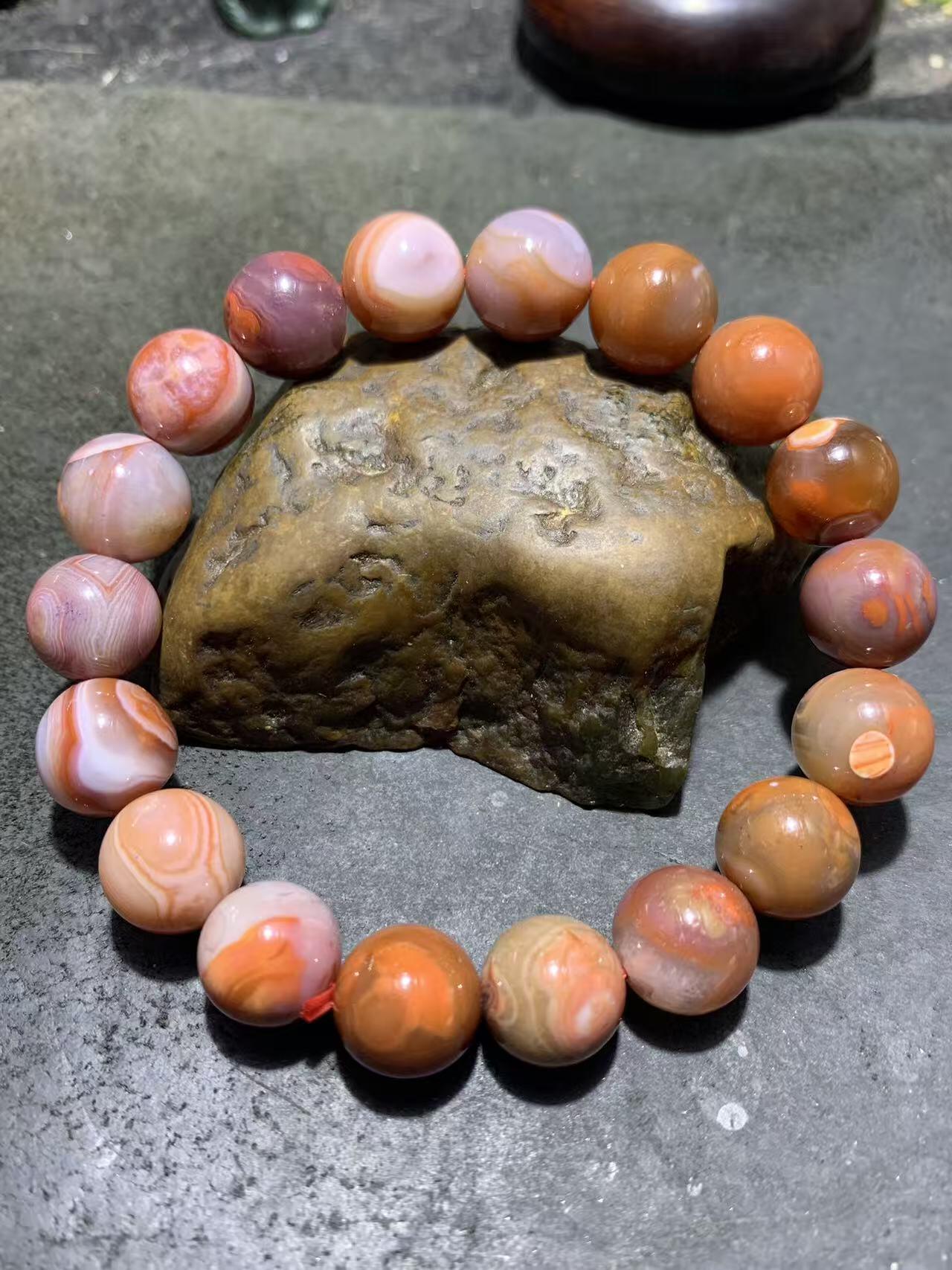 川料南红玛瑙单圈手串一条，