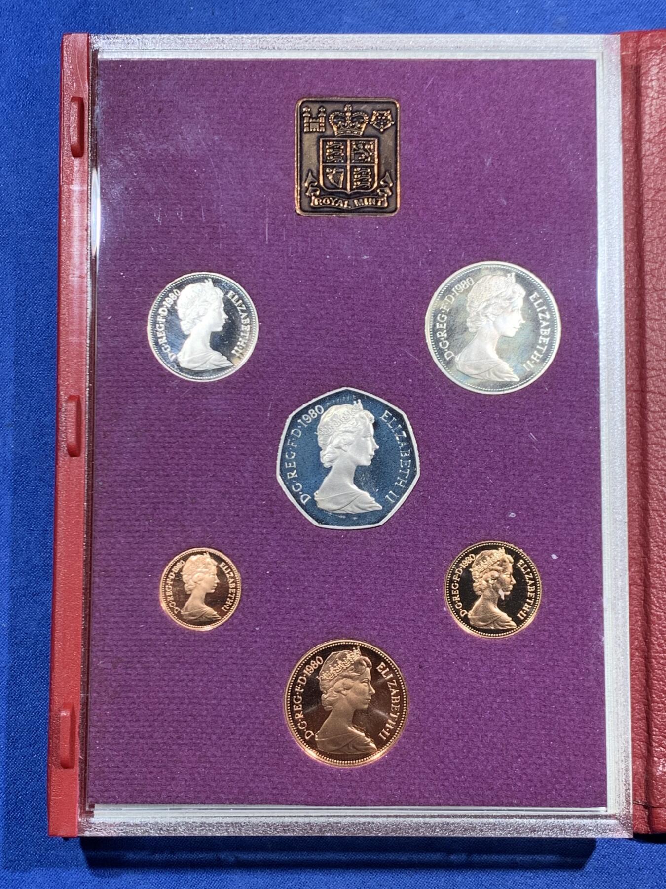 《竞宝斋》第464场 周日，周一，周二，3场连拍 （全场包邮）欢迎送拍 英国1980年伊丽莎白二世精制套币