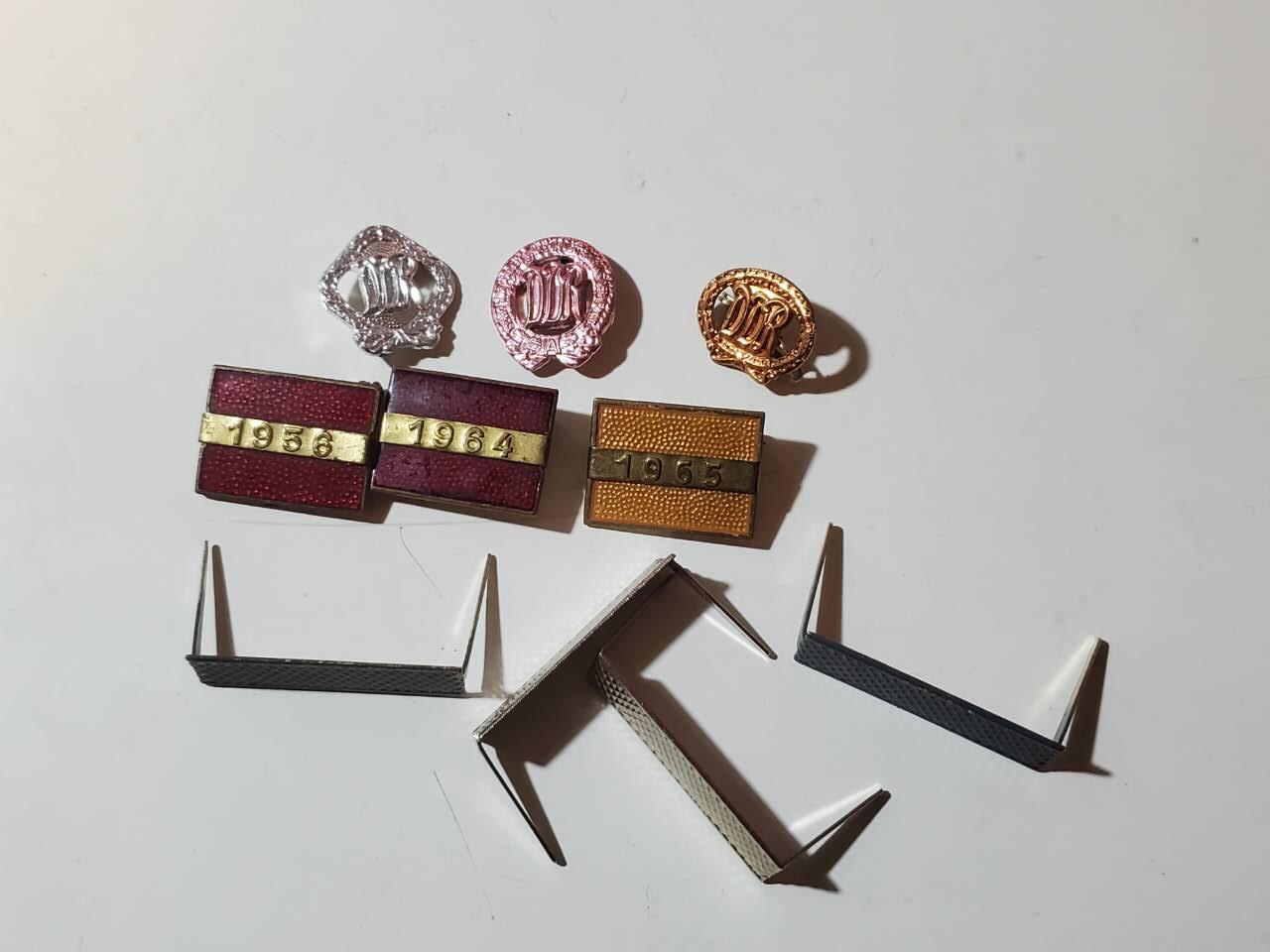 韵星假日军品类拍卖第三十九期暨默多克中校夫妇专场 -- Rimey Holidays Militaria Auction 39 & The Modoks Collection  民主德国社会主义功勋建设家3勋条挂含早期 体能证章一组三个 四个肩条