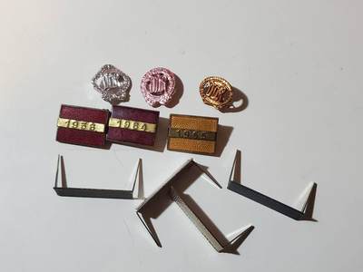 韵星假日军品类拍卖第三十九期暨默多克中校夫妇专场 -- Rimey Holidays Militaria Auction 39 & The Modoks Collection  - 民主德国社会主义功勋建设家3勋条挂含早期 体能证章一组三个 四个肩条