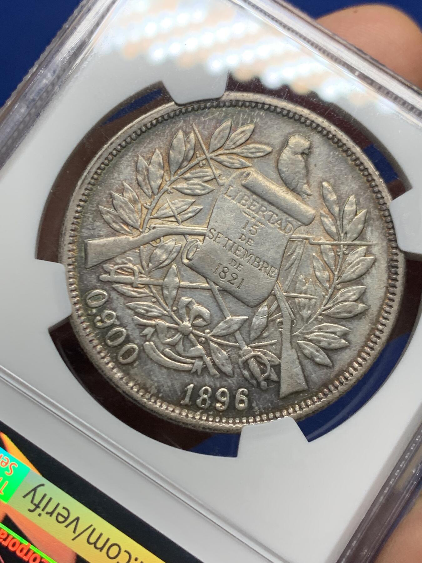 《竞宝斋》第464场 周日，周一，周二，3场连拍 （全场包邮）欢迎送拍 NGC AU 1896年危地马拉 1比索大银币 老包浆环彩带光